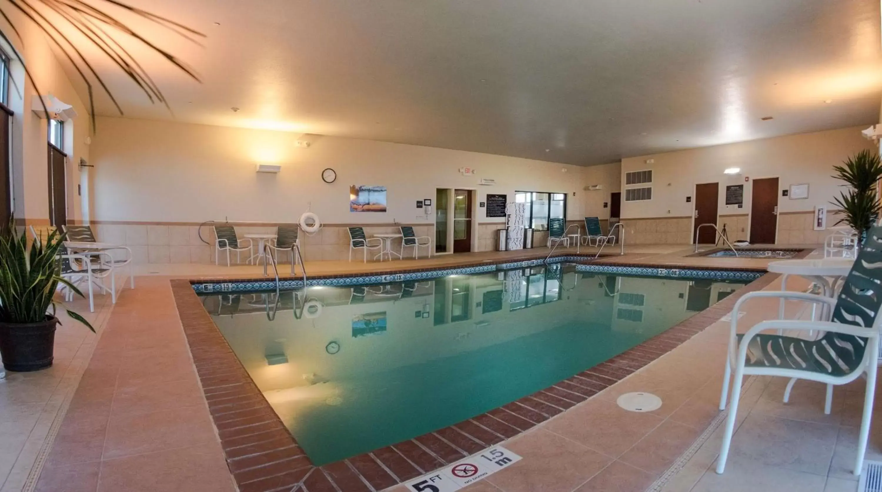 Pool view, Swimming Pool in Hampton Inn and Suites Woodstock, Virginia