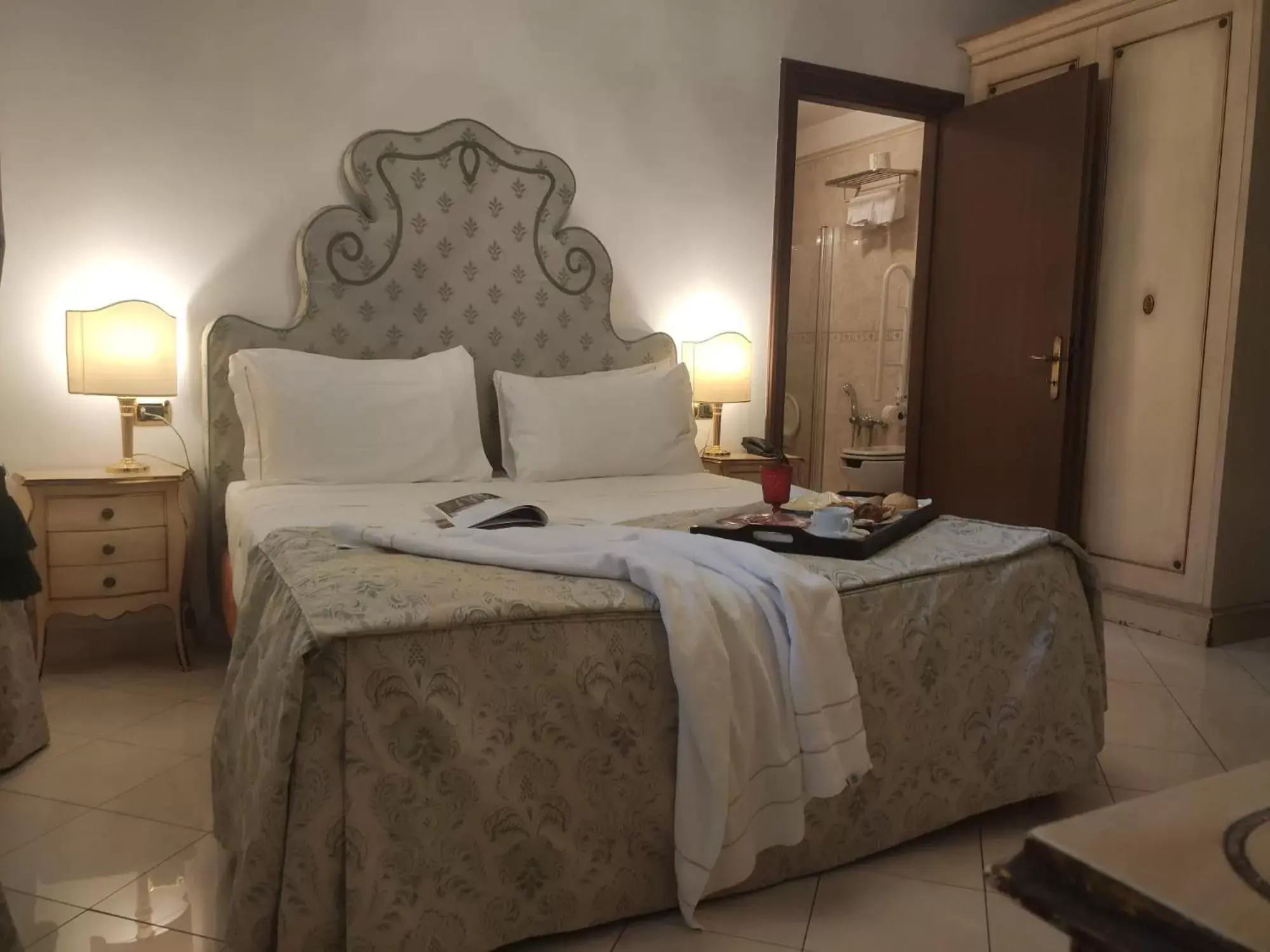 Bedroom, Bed in Ca' Vendramin Zago