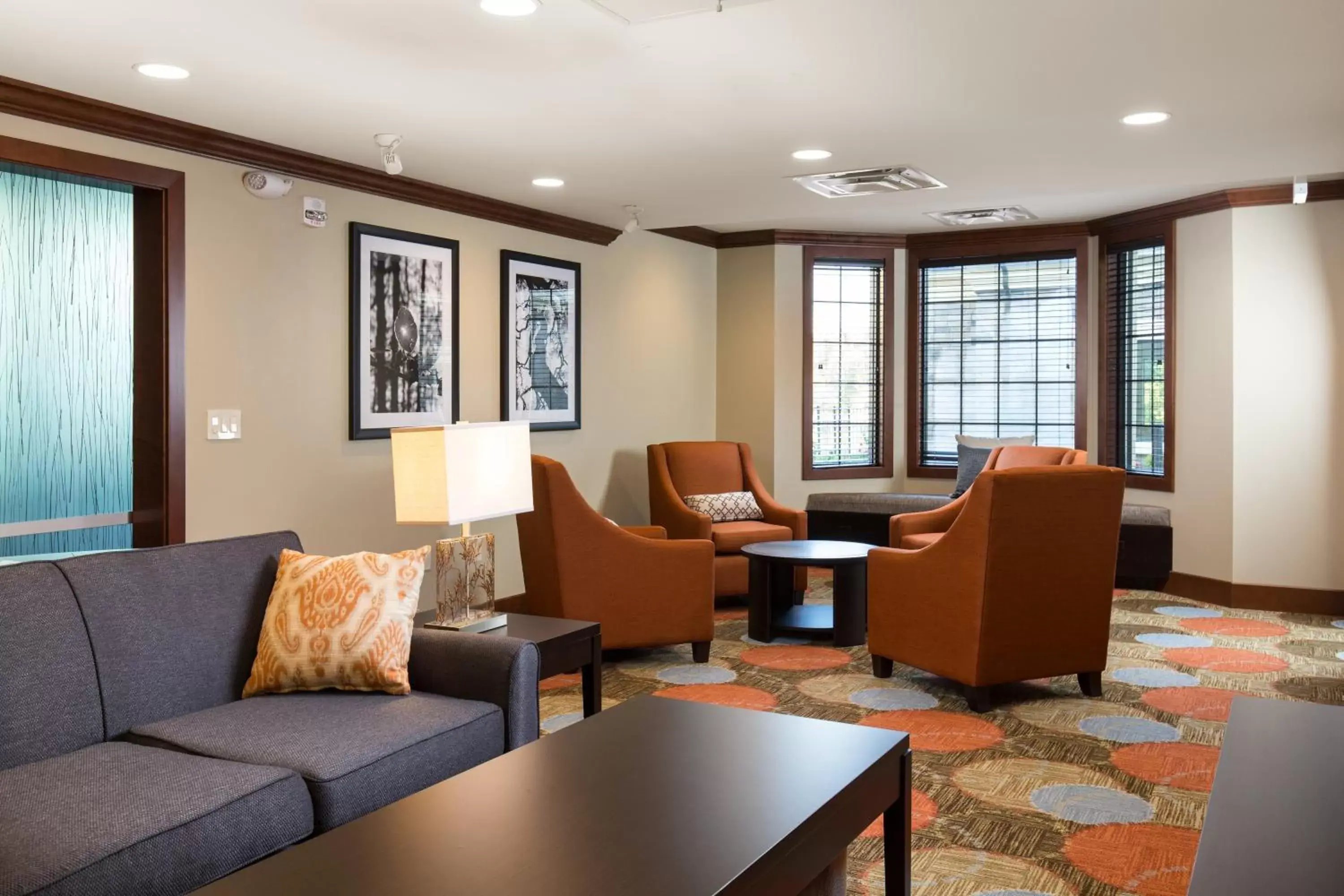 Lobby or reception, Seating Area in Staybridge Suites - Columbus Polaris, an IHG Hotel