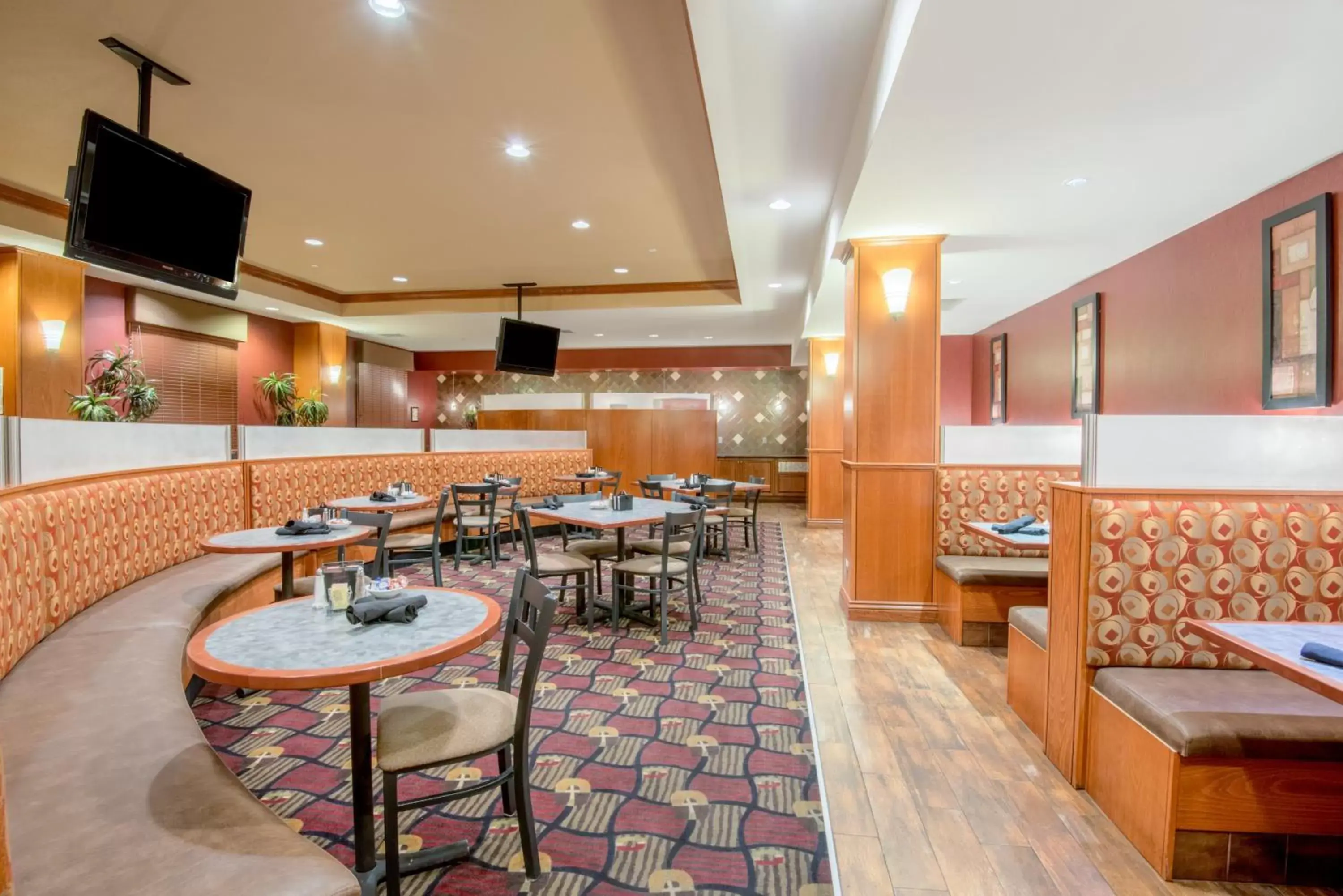 Restaurant/Places to Eat in Holiday Inn Hotel & Suites Grand Junction-Airport, an IHG Hotel