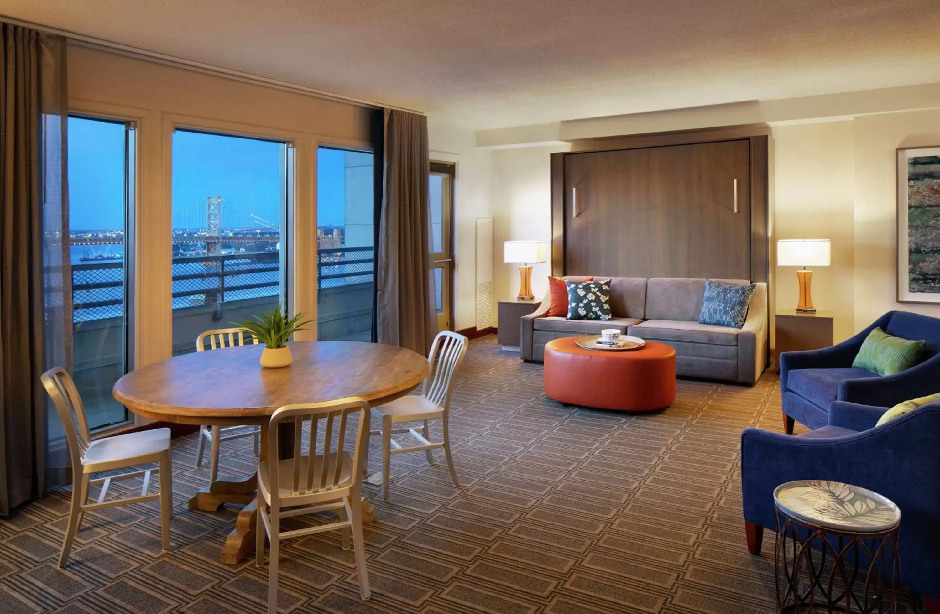 Living room in Hilton Philadelphia at Penn's Landing