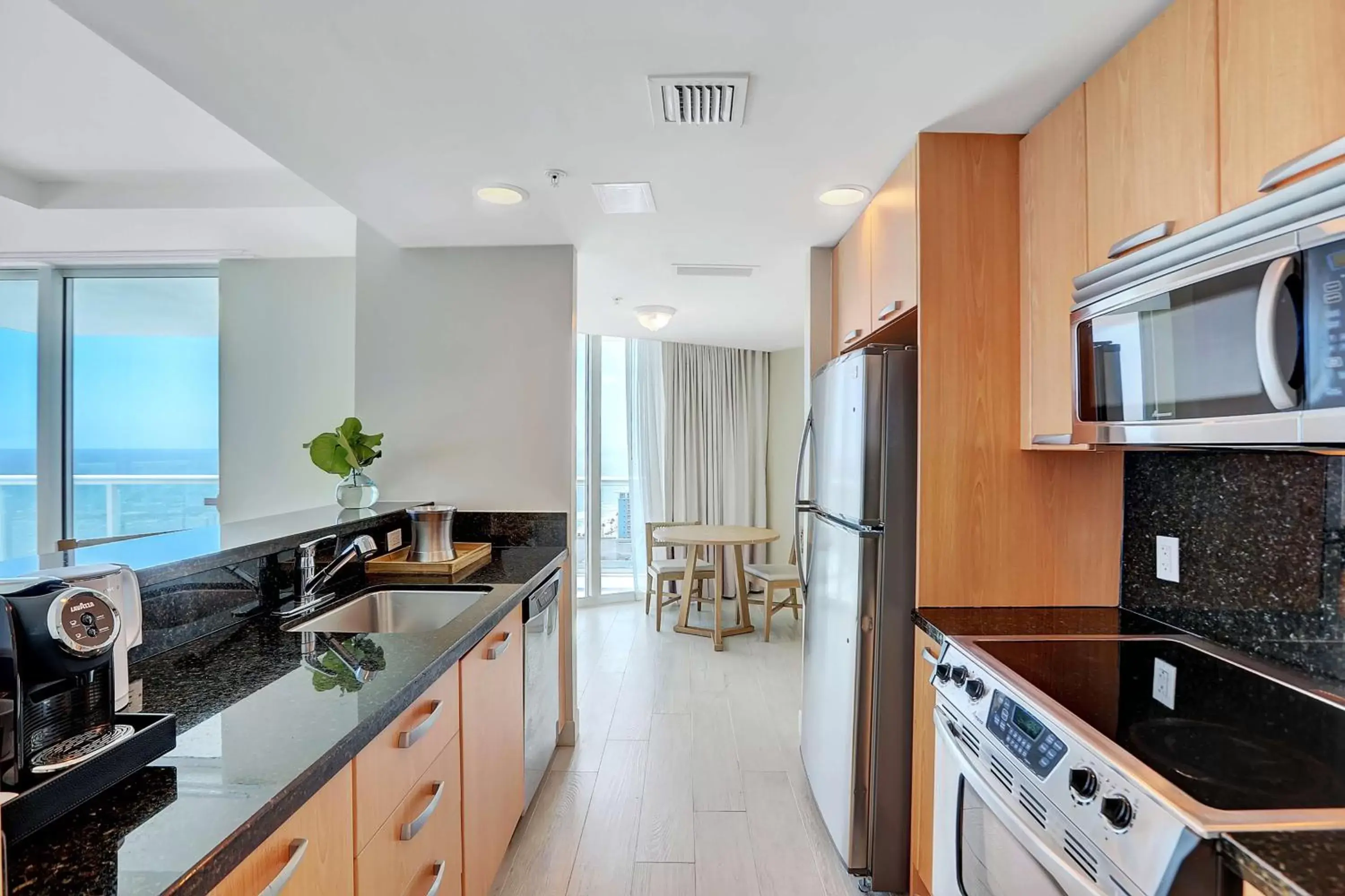 Kitchen or kitchenette, Kitchen/Kitchenette in Hilton Fort Lauderdale Beach Resort