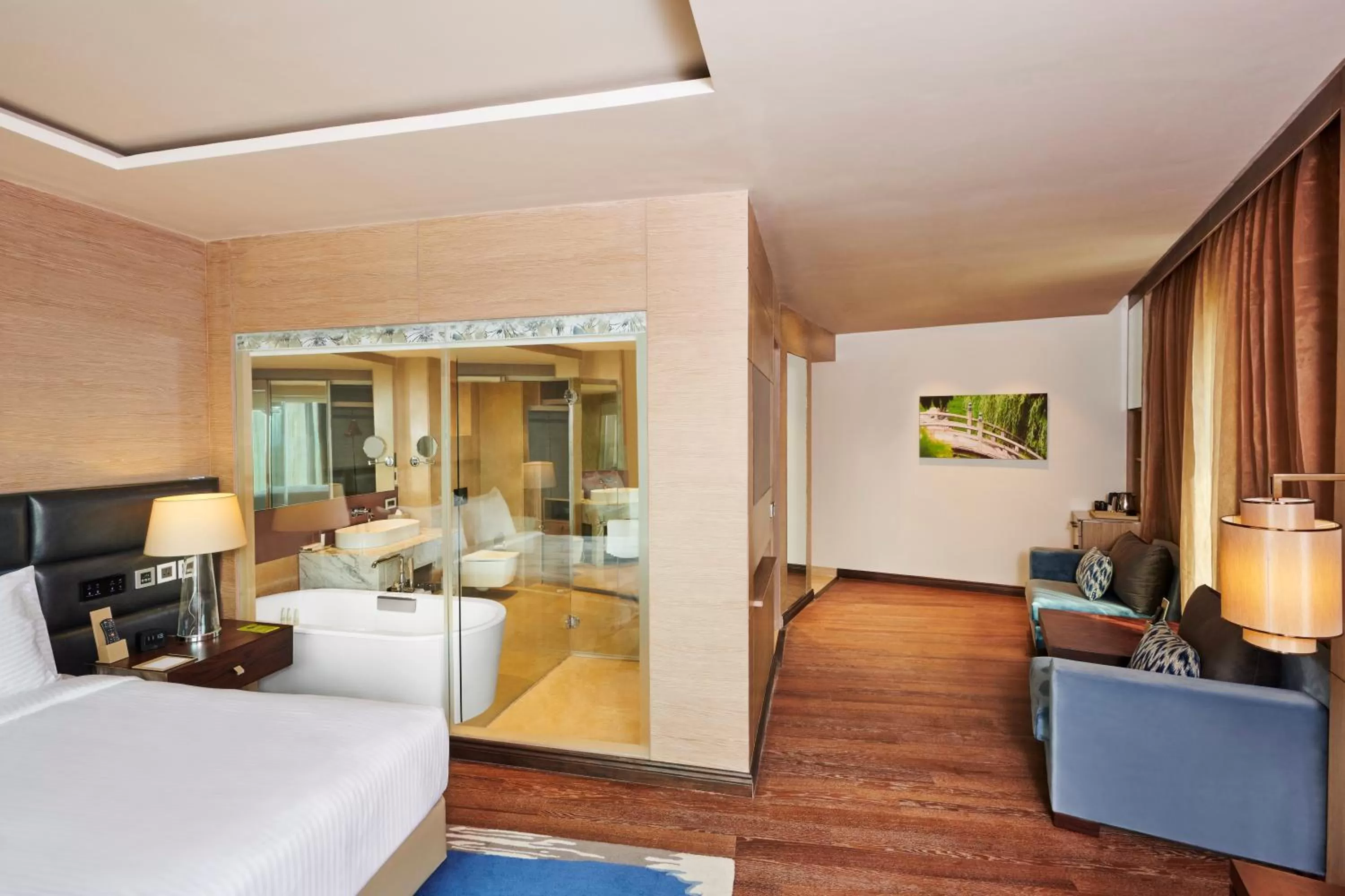 Living room, Bed in Hilton Garden Inn Lucknow