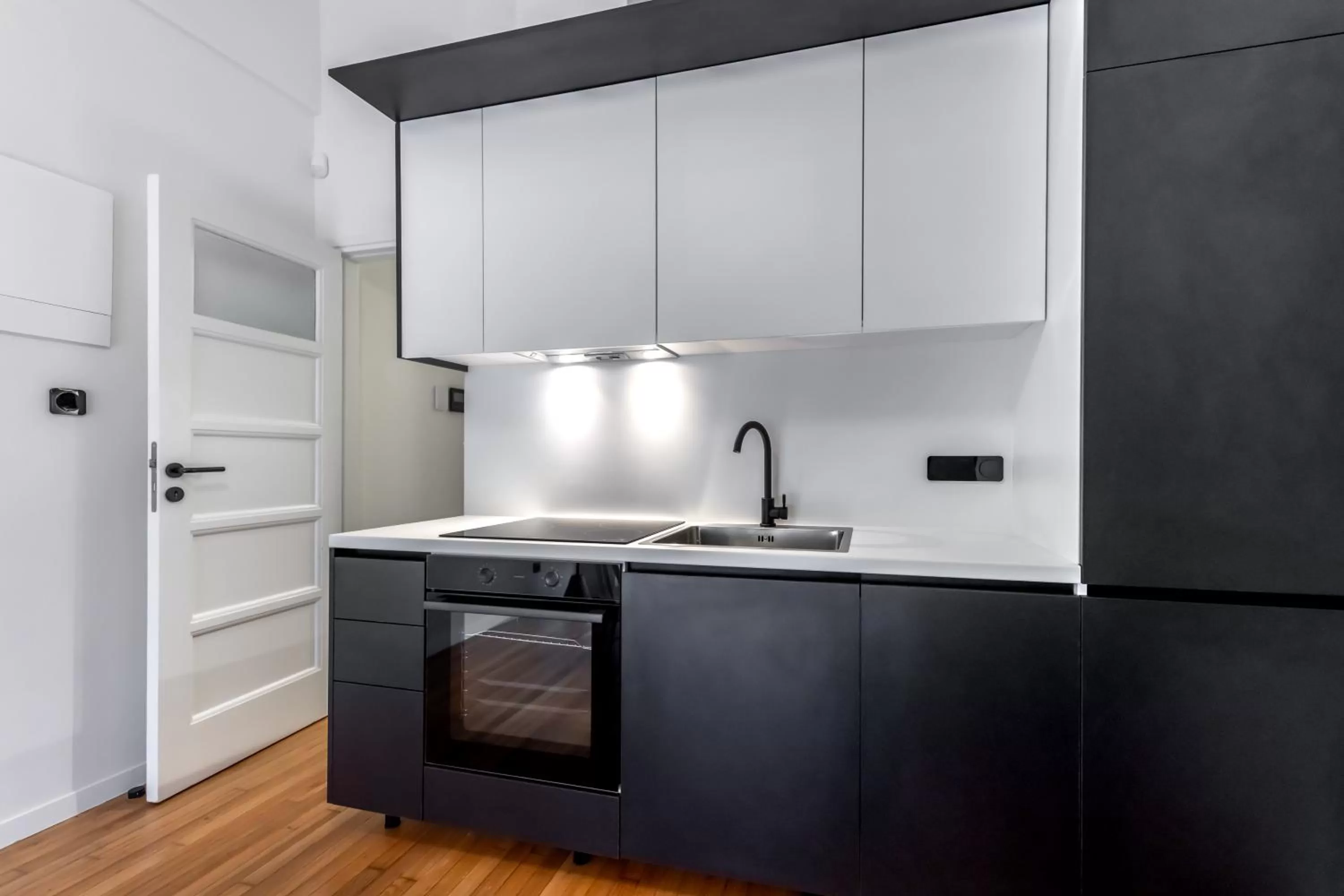 Kitchen or kitchenette, Kitchen/Kitchenette in ZOIA The Met by UPSTREET