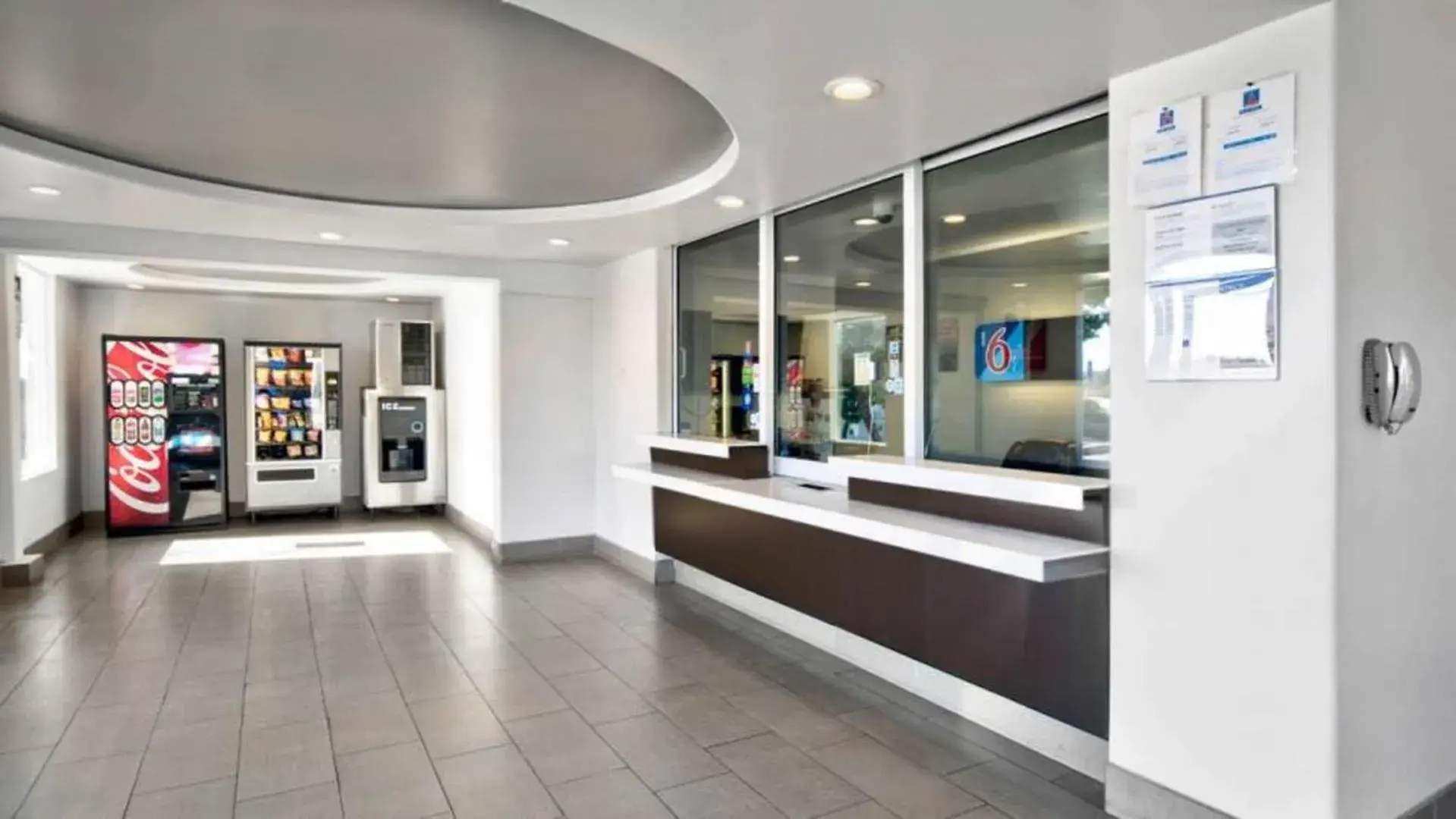 Lobby or reception, Lobby/Reception in Studio 6 Victorville - Apple Valley