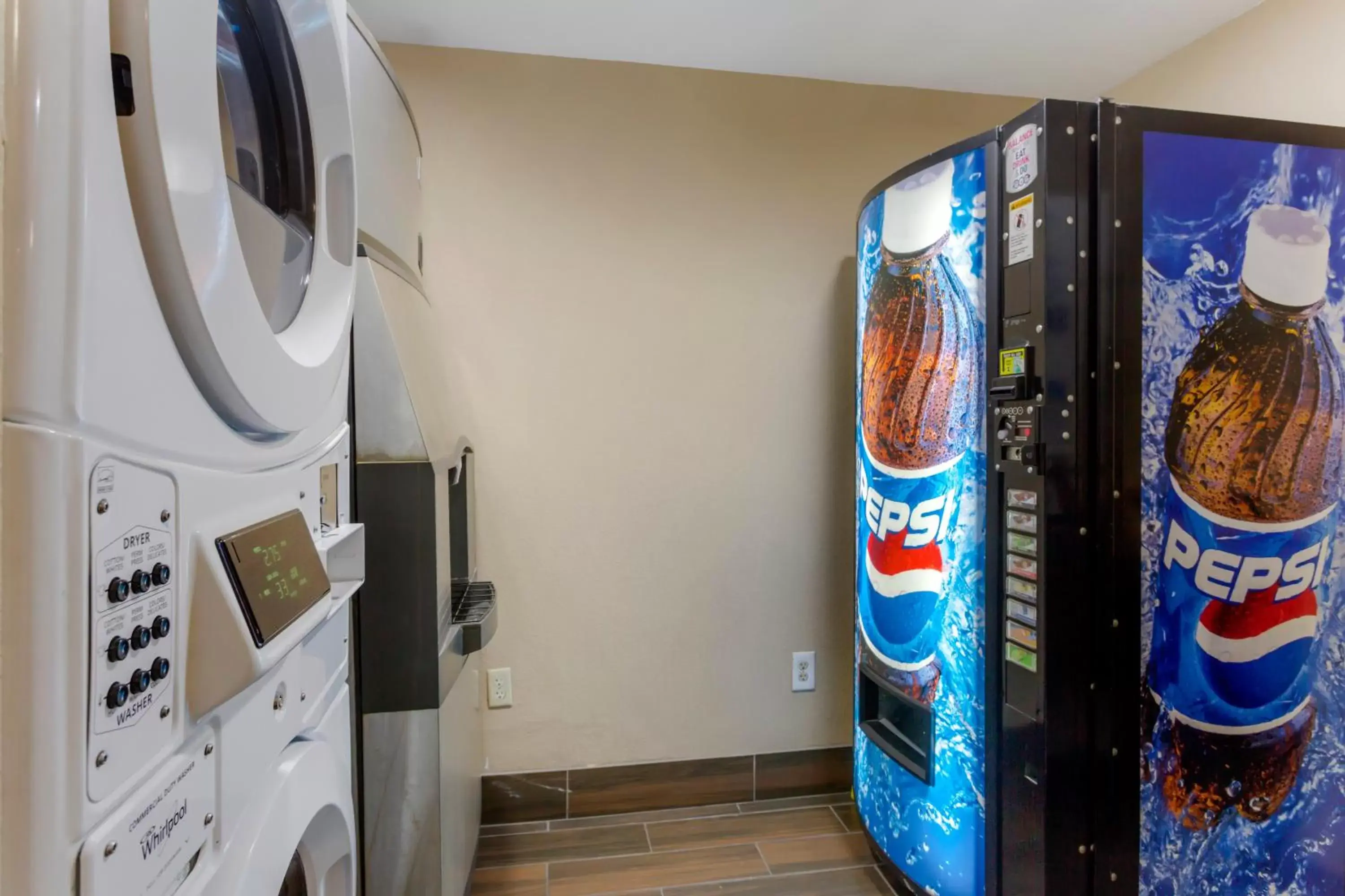 vending machine, Supermarket/Shops in Comfort Inn & Suites Salt Lake City/Woods Cross