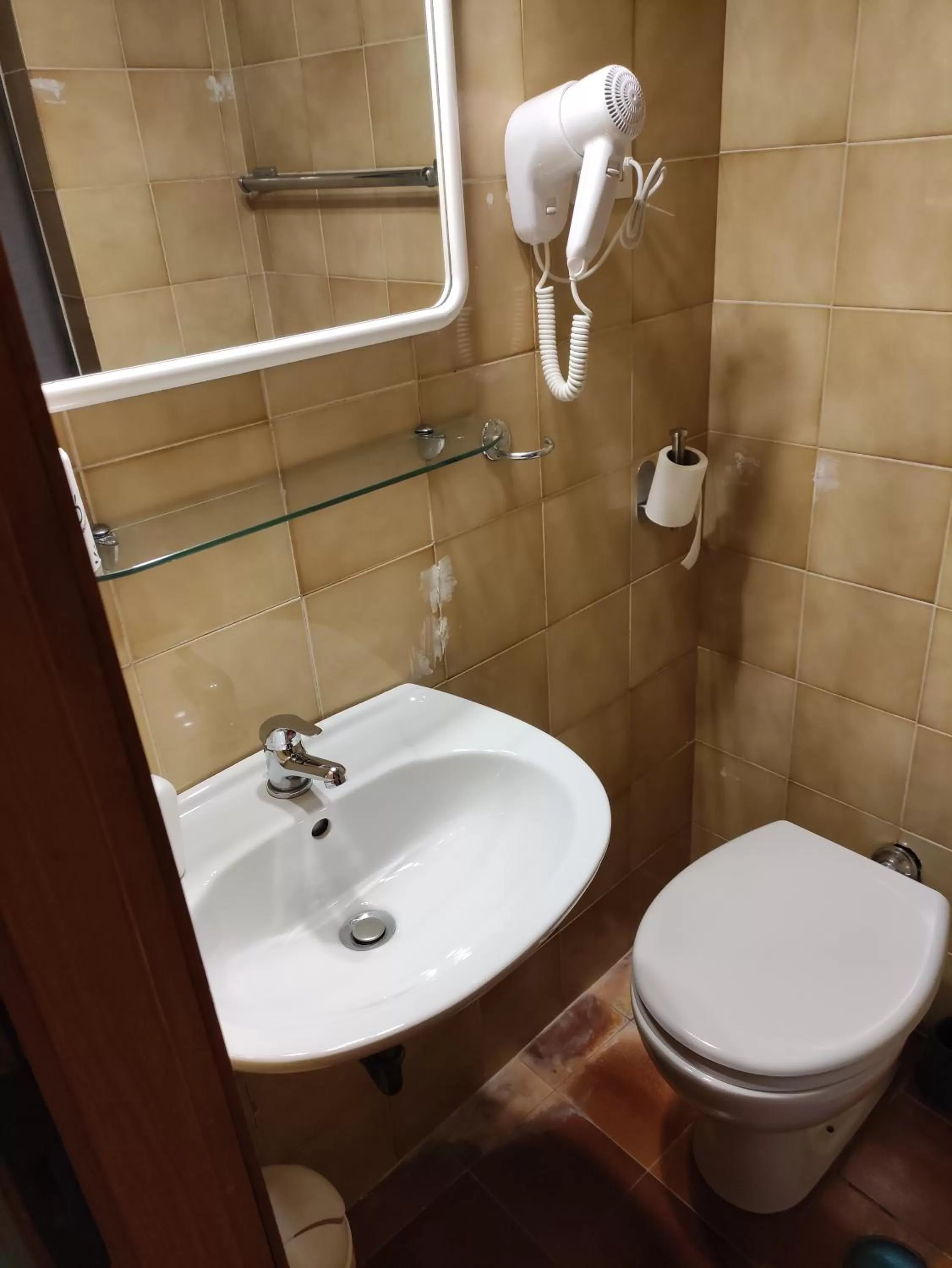 Shower in Hotel Big Bang