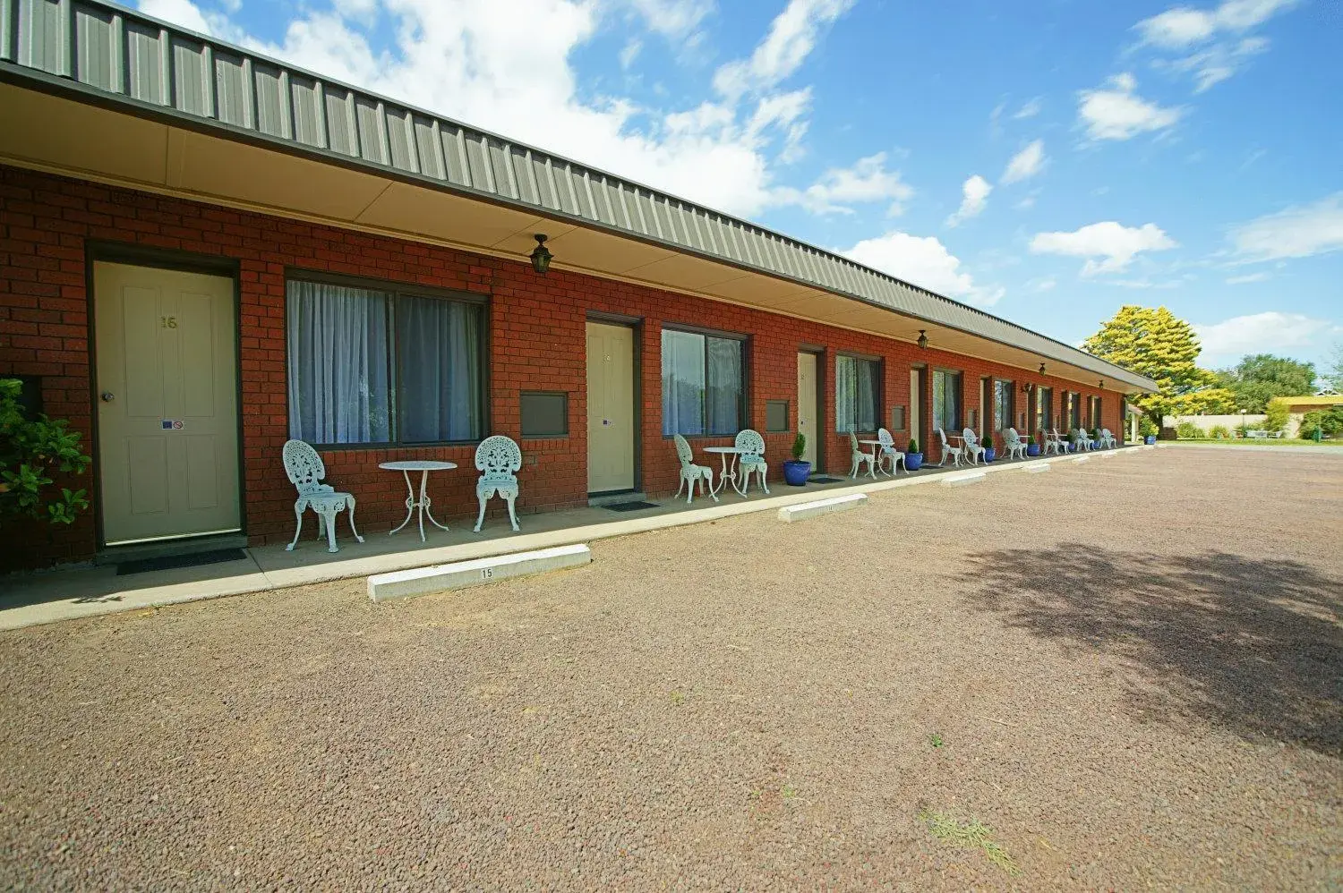 Facade/entrance, Property Building in Nicholas Royal Motel - No Pets Allowed