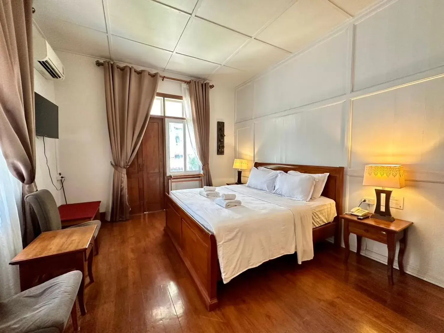 Bed in Dinsomon Hotel