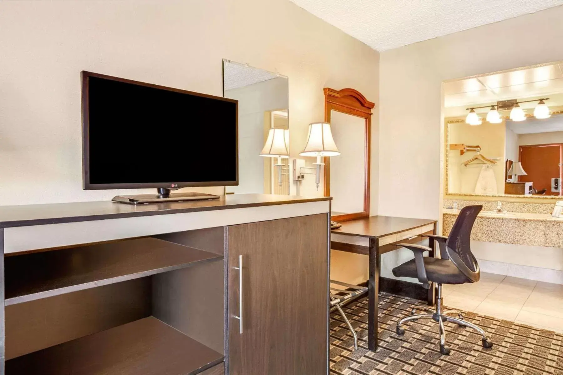 TV and multimedia, TV/Entertainment Center in Knights Inn Mount Laurel