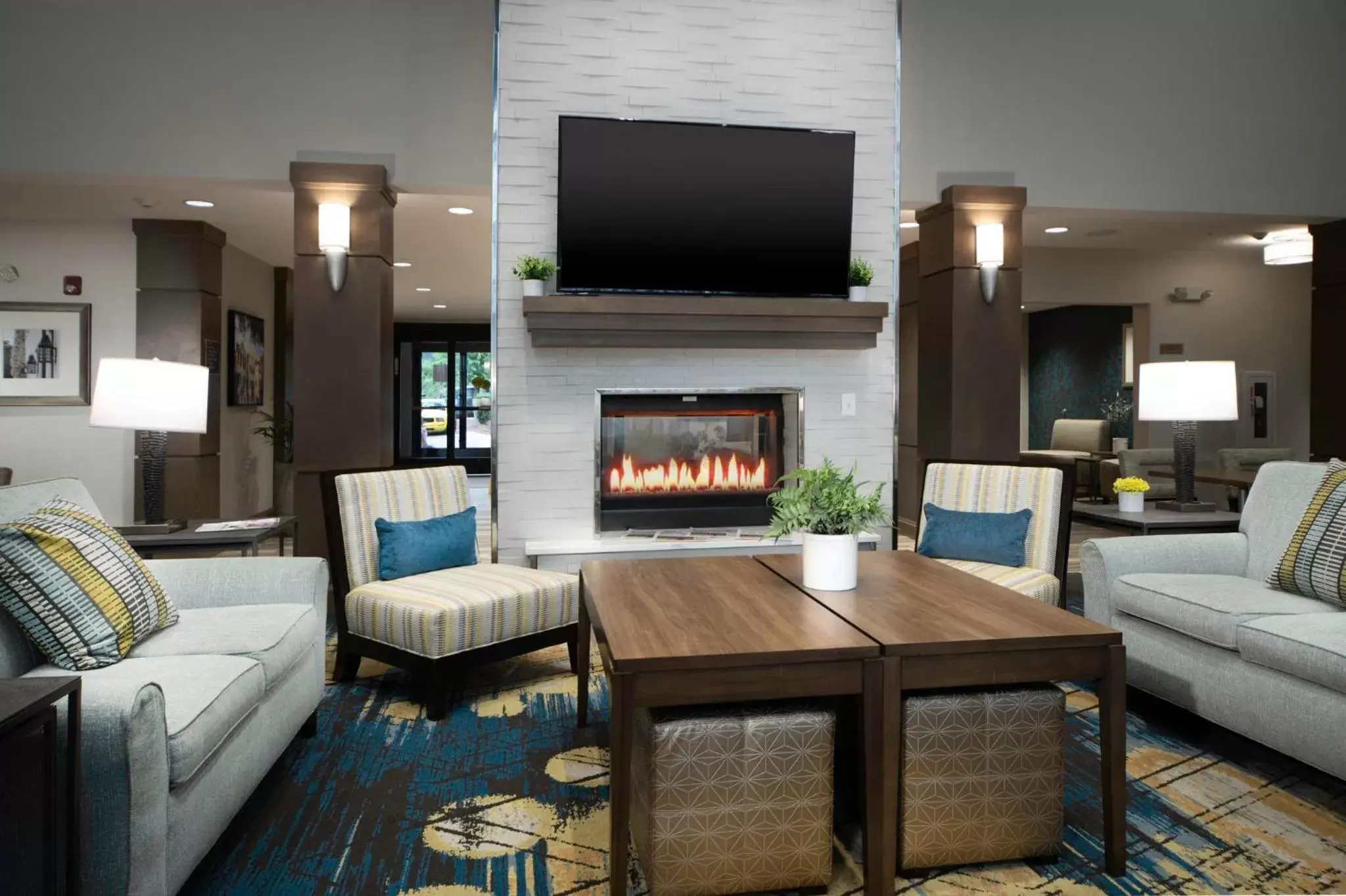 Breakfast, TV/Entertainment Center in Staybridge Suites - Summerville, an IHG Hotel