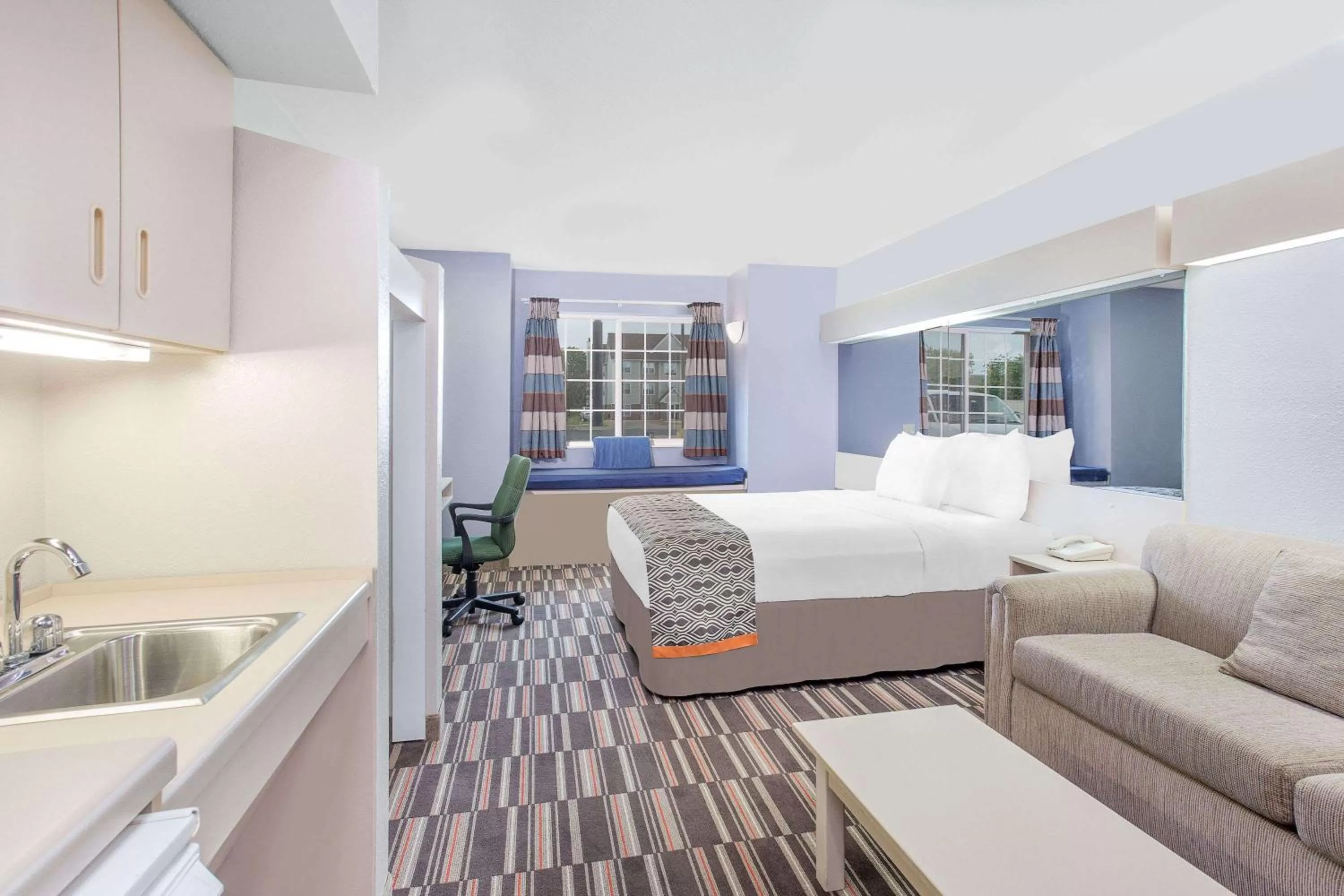 Photo of the whole room, Bed in Microtel Inn and Suites by Wyndham Appleton