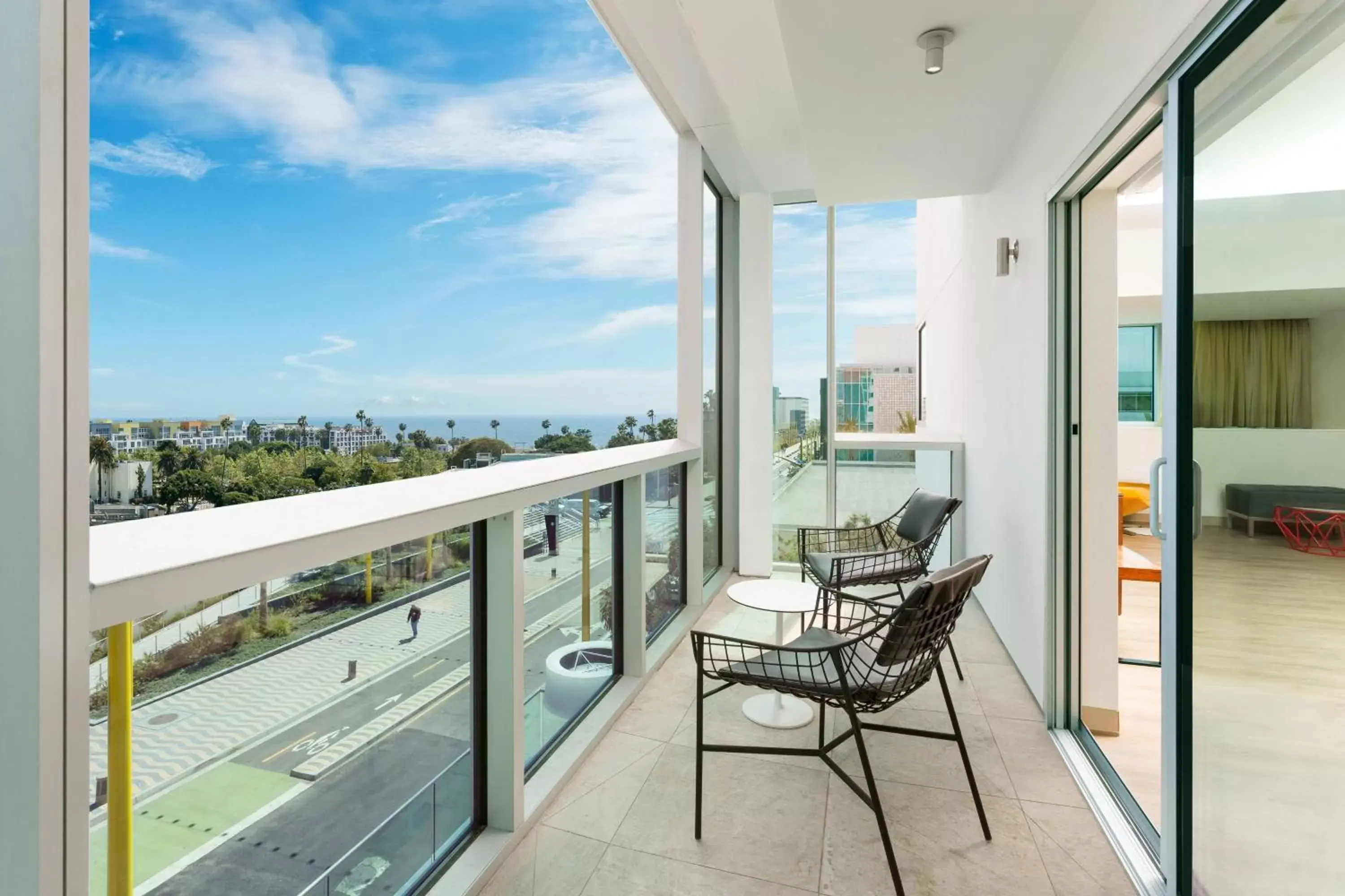 Photo of the whole room, Balcony/Terrace in Courtyard by Marriott Santa Monica