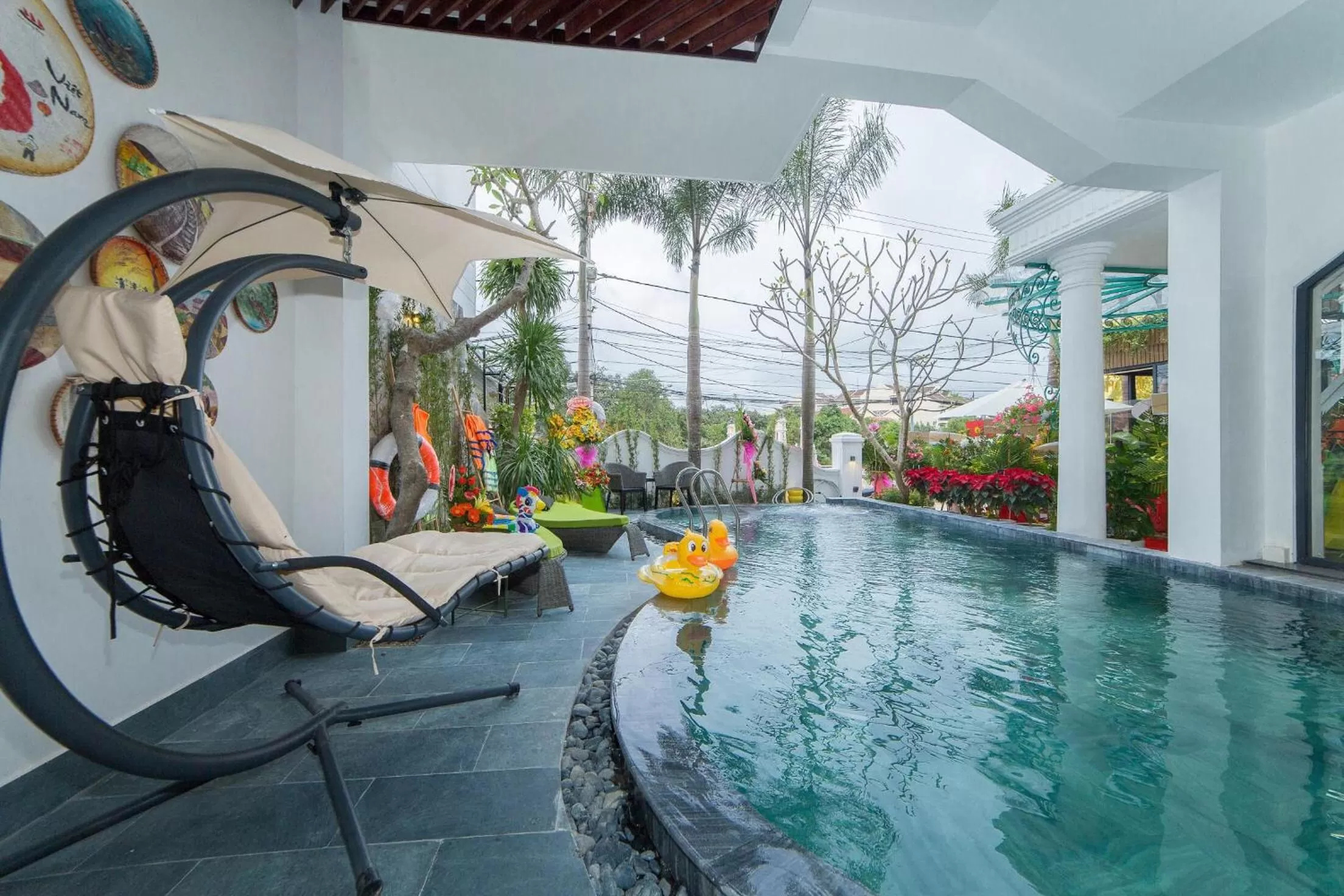Swimming pool in Hoang Trinh Hotel