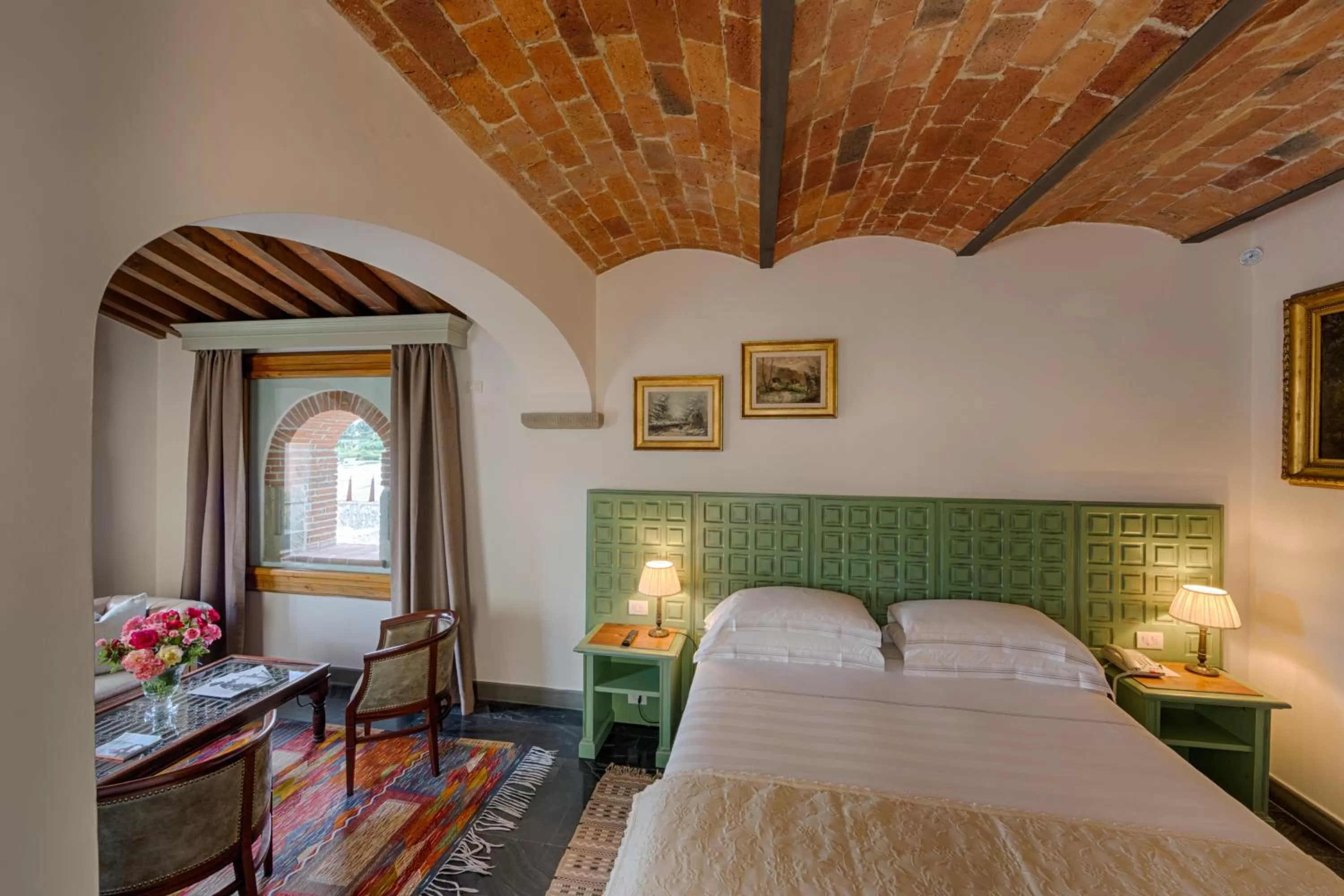 Photo of the whole room, Bed in Hotel Mulino di Firenze - WorldHotels Crafted
