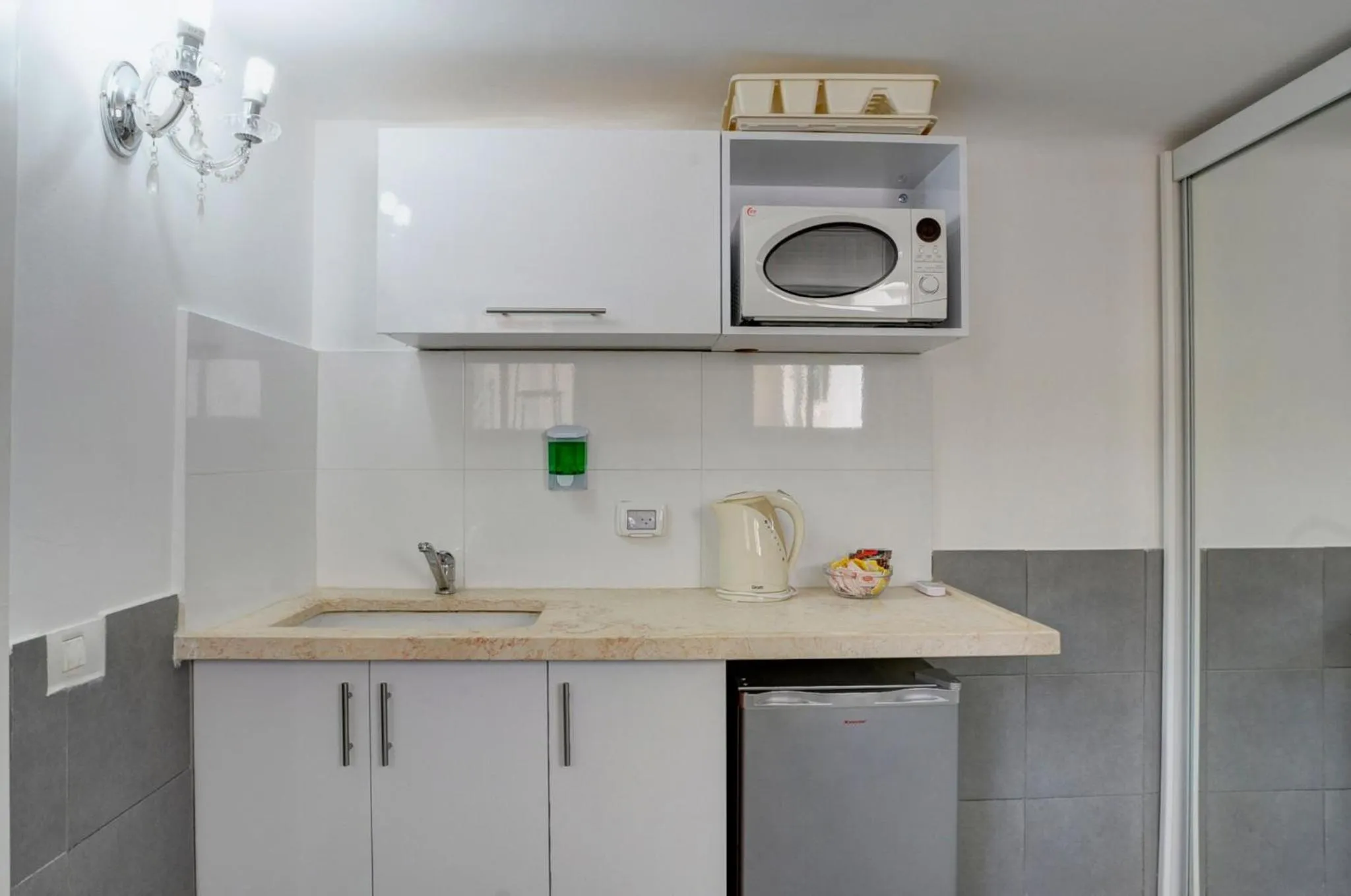 Kitchen or kitchenette in Liber Tel Aviv Sea Shore Suites BY RAPHAEL HOTELS