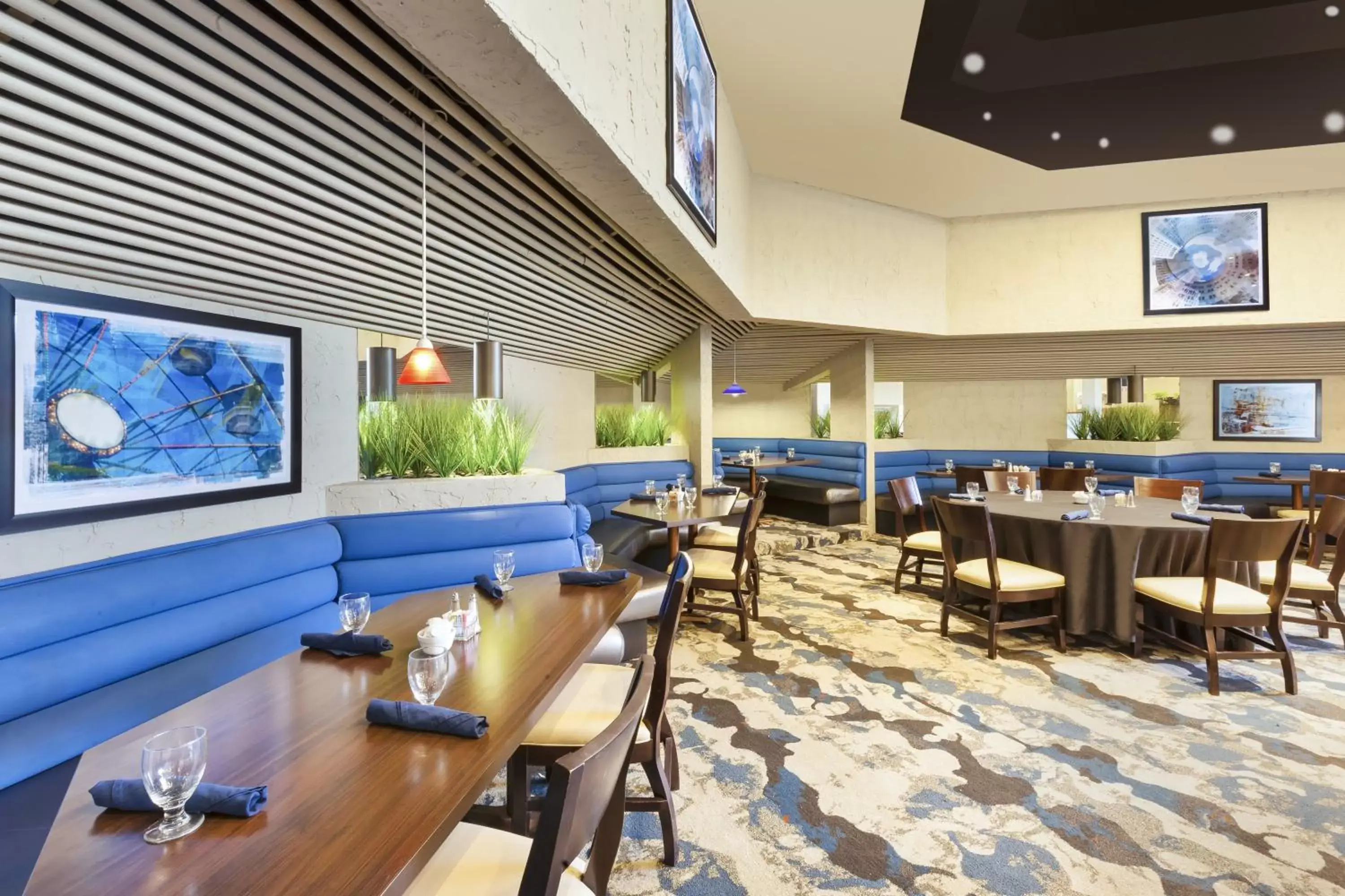 Restaurant/places to eat, Lounge/Bar in Crowne Plaza Columbus North - Worthington, an IHG Hotel