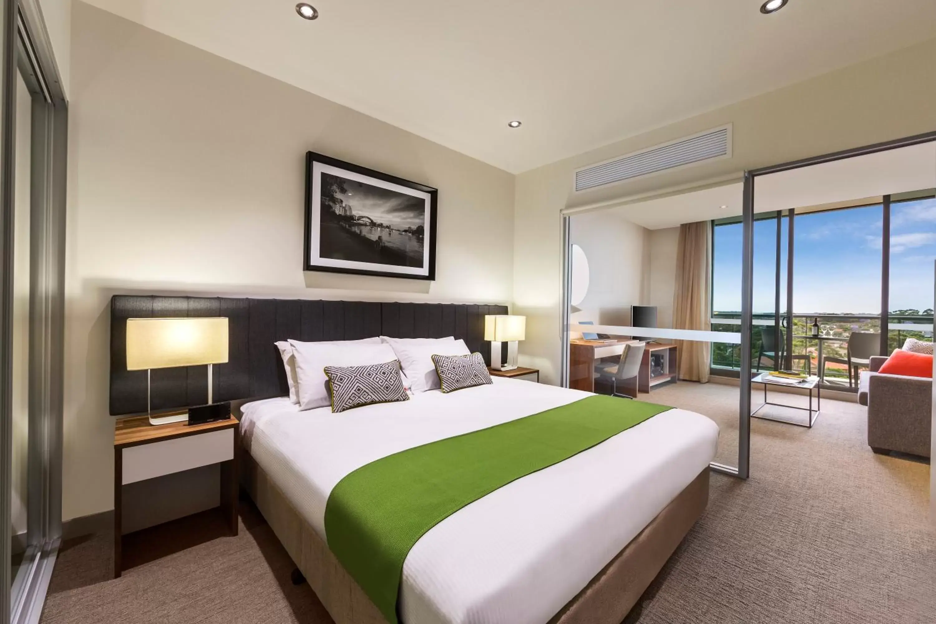 Bedroom, Bed in Quest Chatswood