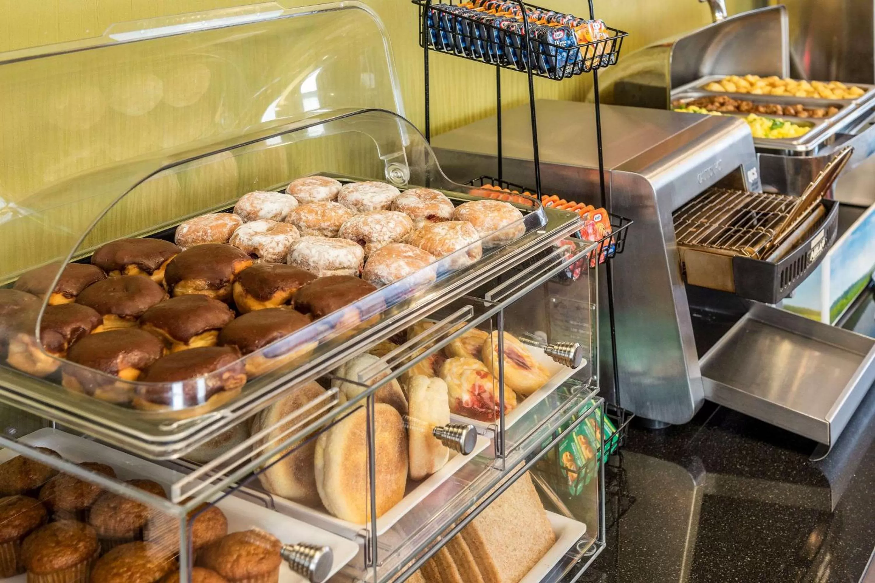 Restaurant/places to eat in Comfort Inn South