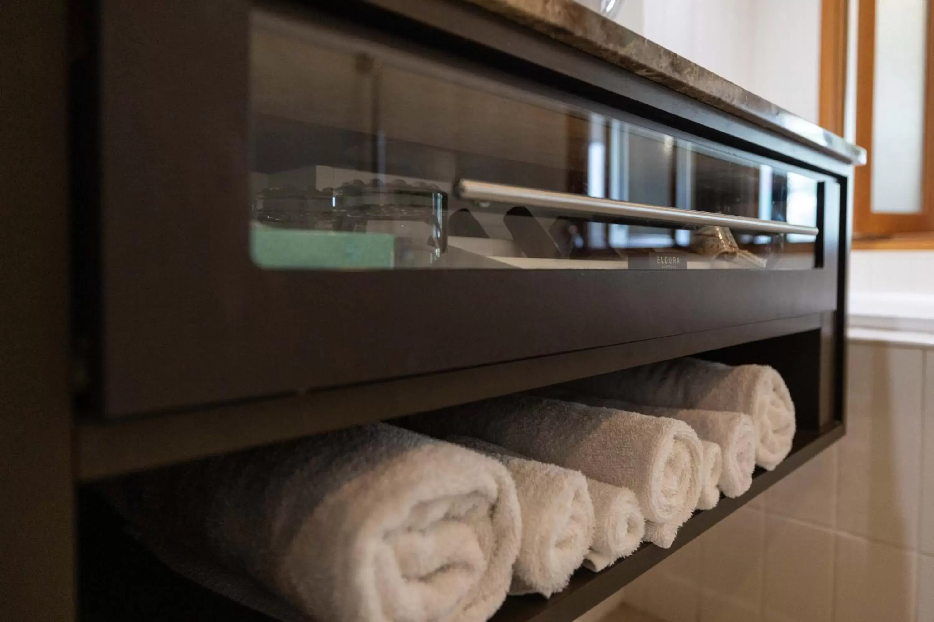 towels, Bunk Bed in Mindil Beach Casino Resort