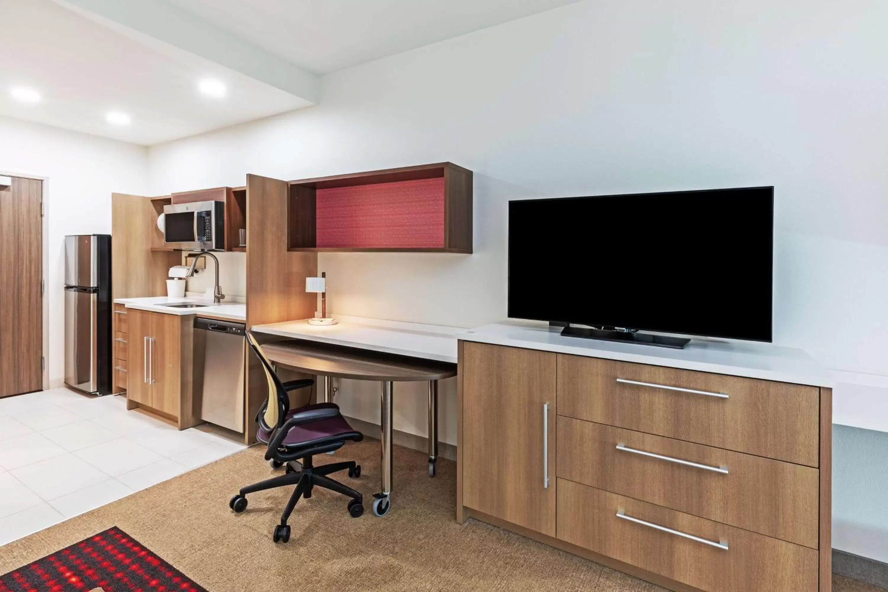 Bedroom, TV/Entertainment Center in Home2 Suites by Hilton Weatherford