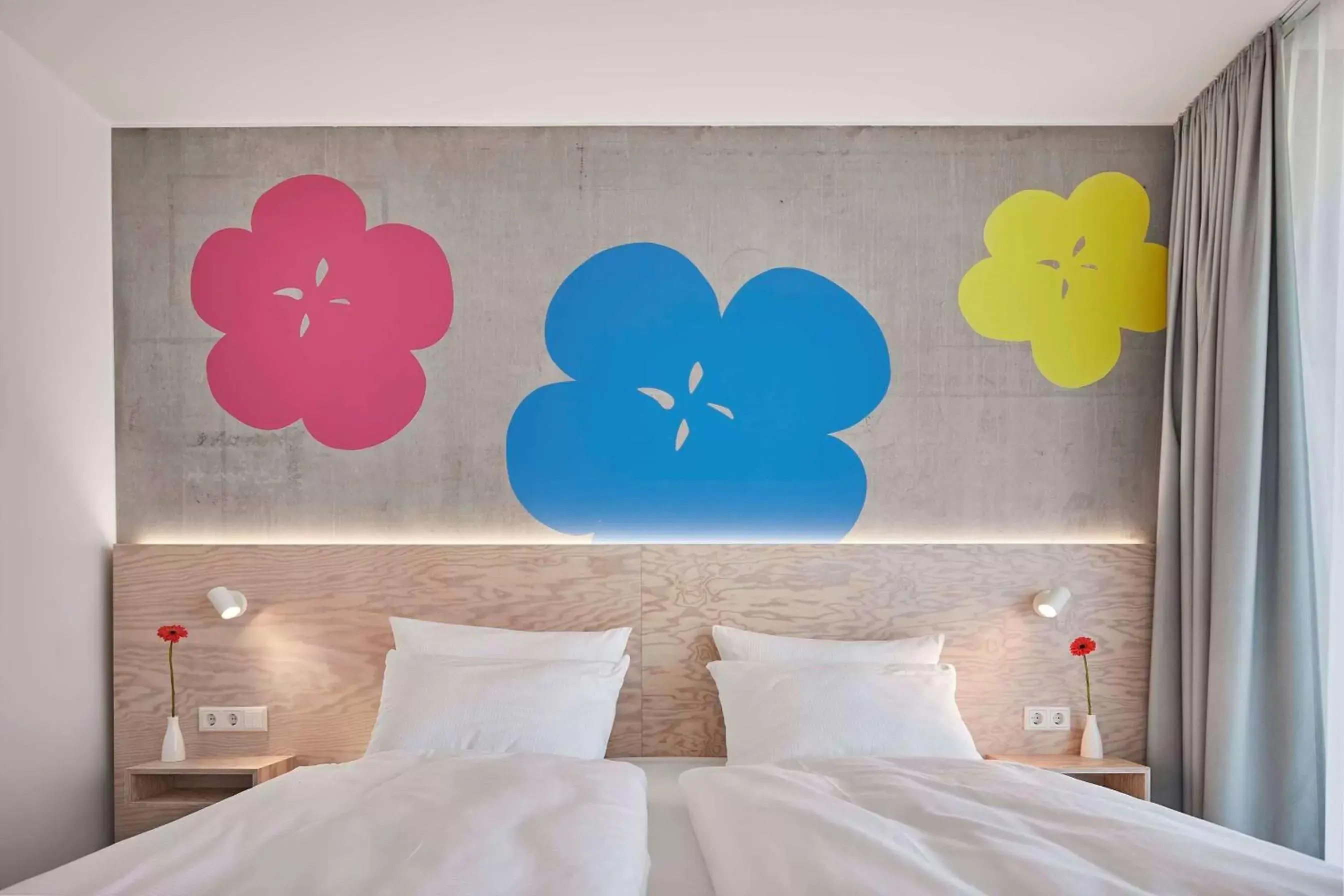 Photo of the whole room, Bed in Flowers Hotel Essen