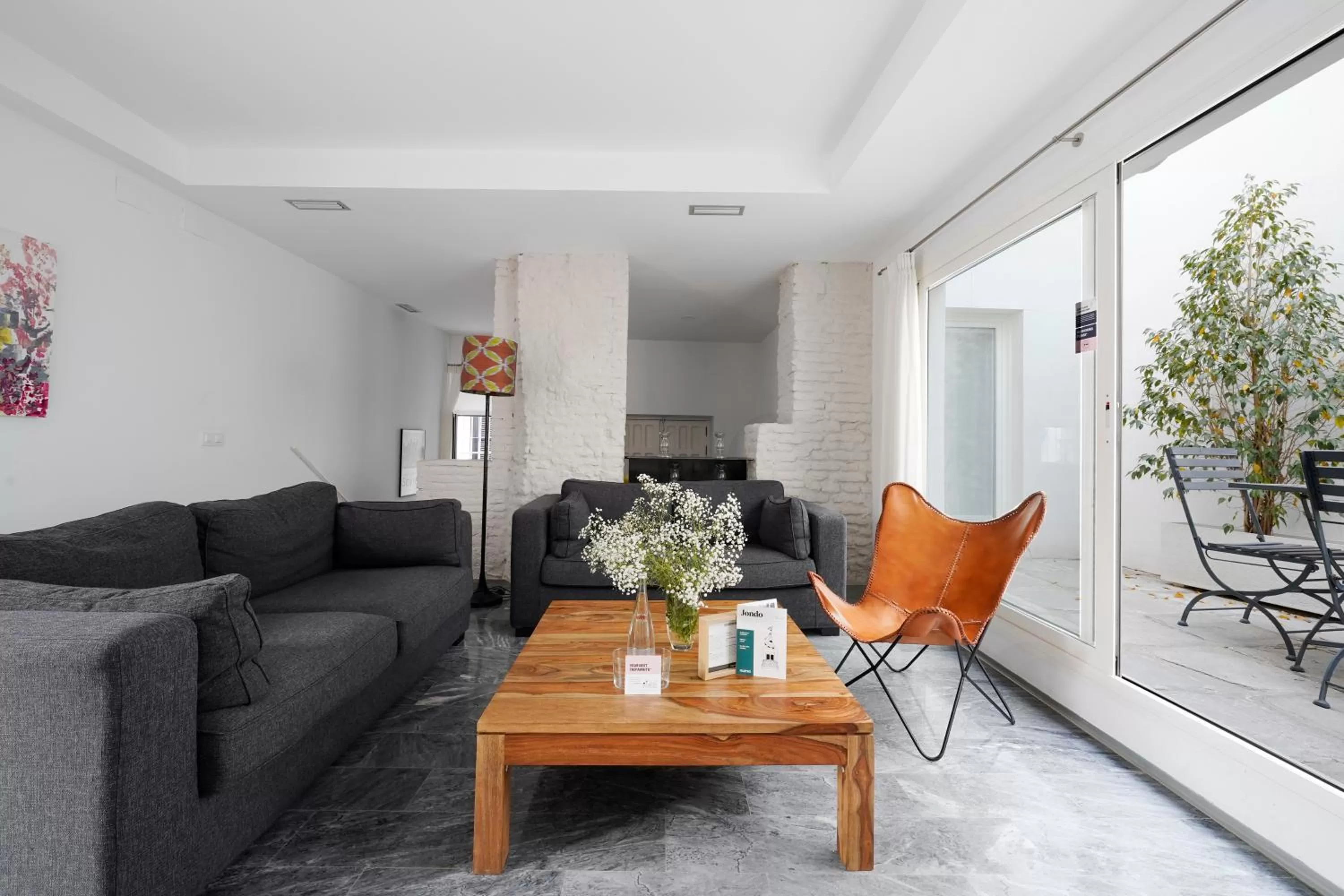 Living room in Numa Seville Jondo