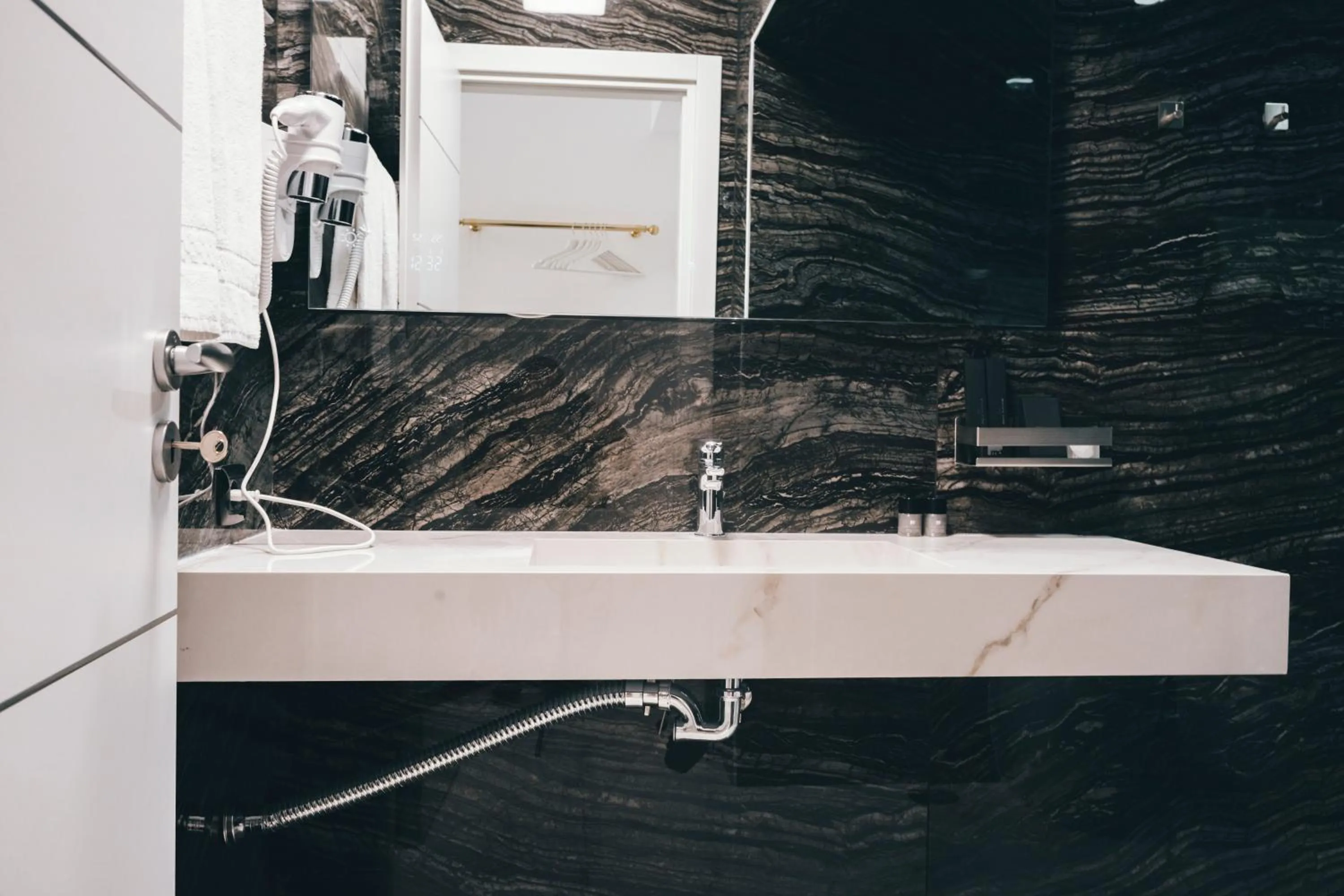 Bathroom in Gregorio VII Luxury Suites San Damaso