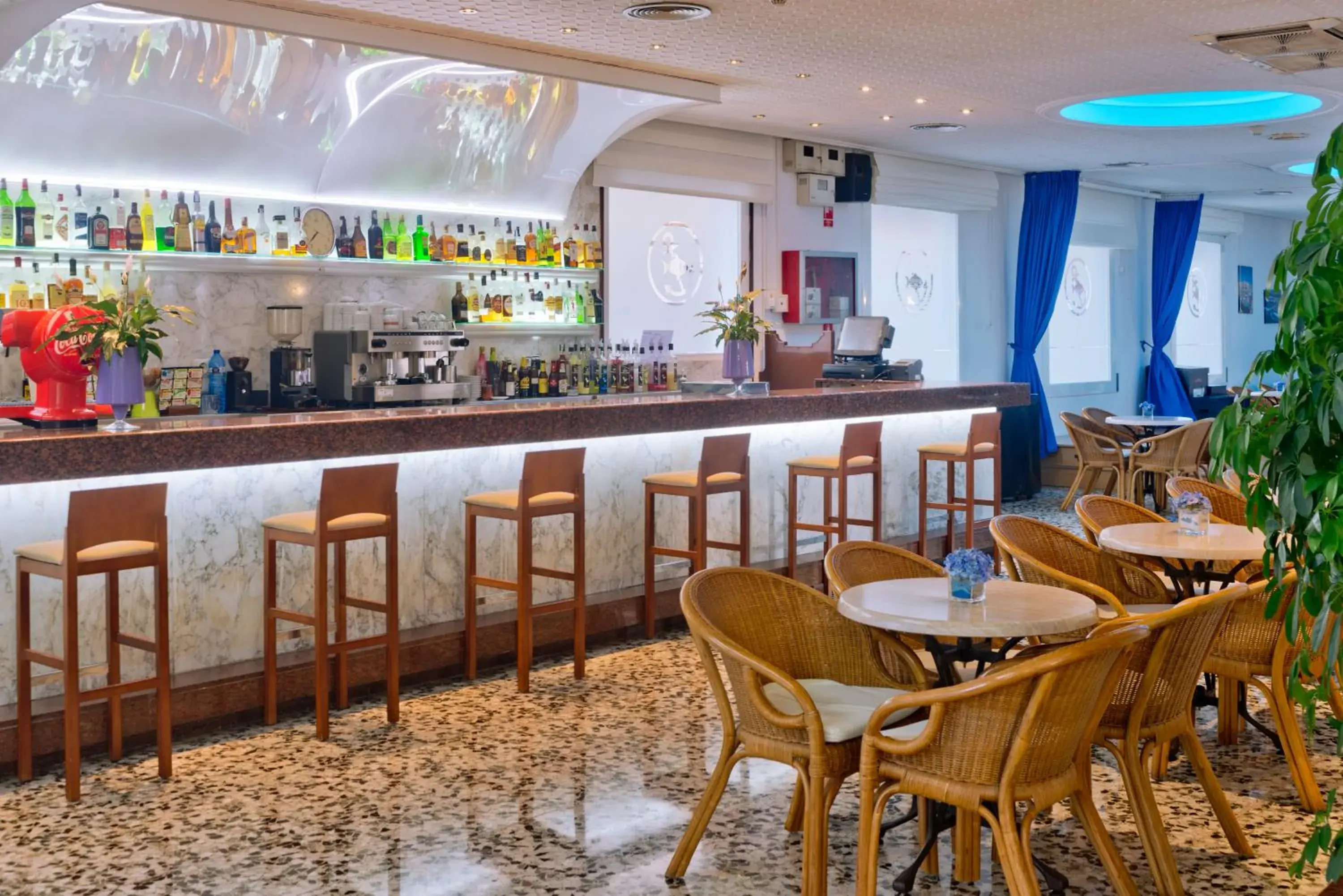 Lounge or bar, Lounge/Bar in GHT Balmes, Hotel-Aparthotel&SPLASH