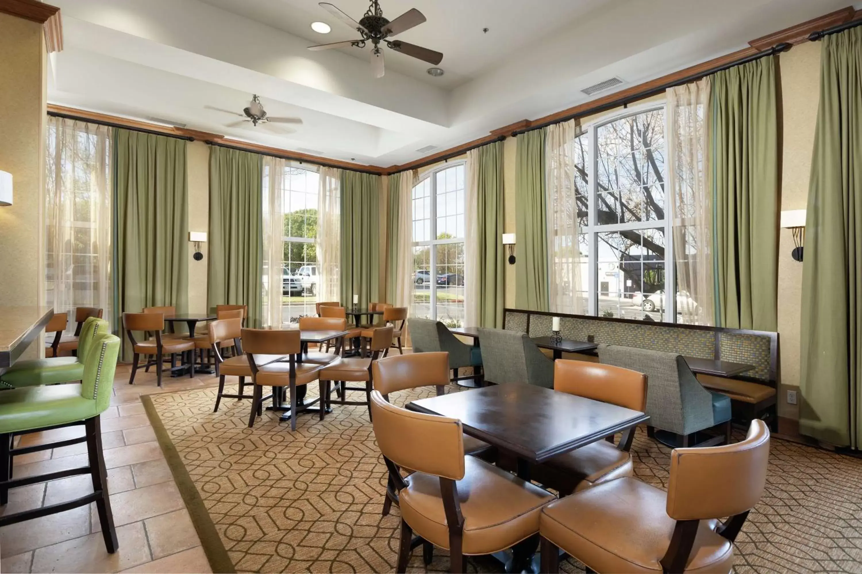 Lobby or reception, Restaurant/Places to Eat in Hampton Inn & Suites-Austin Airport