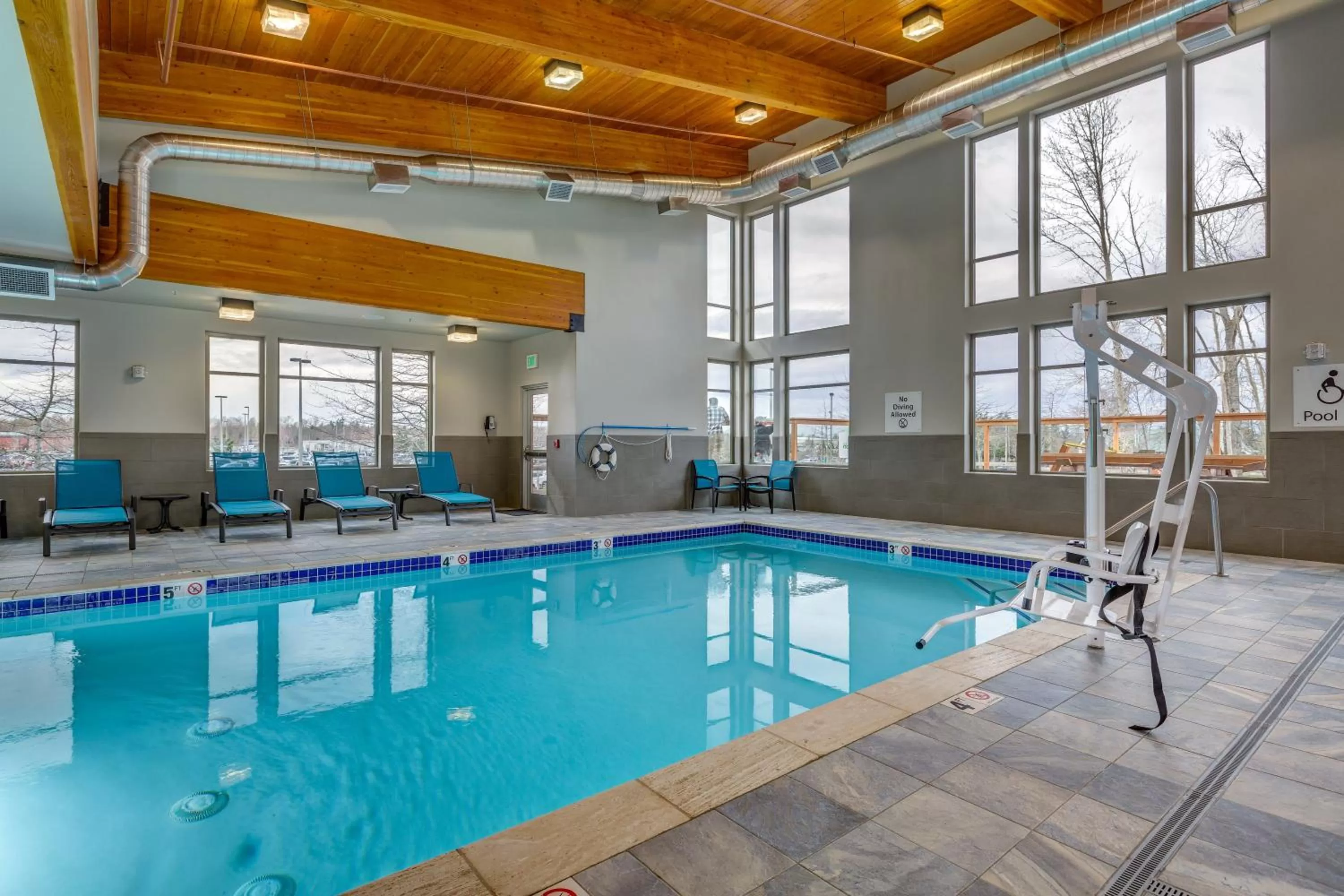 Swimming pool in Holiday Inn & Suites Bellingham by IHG
