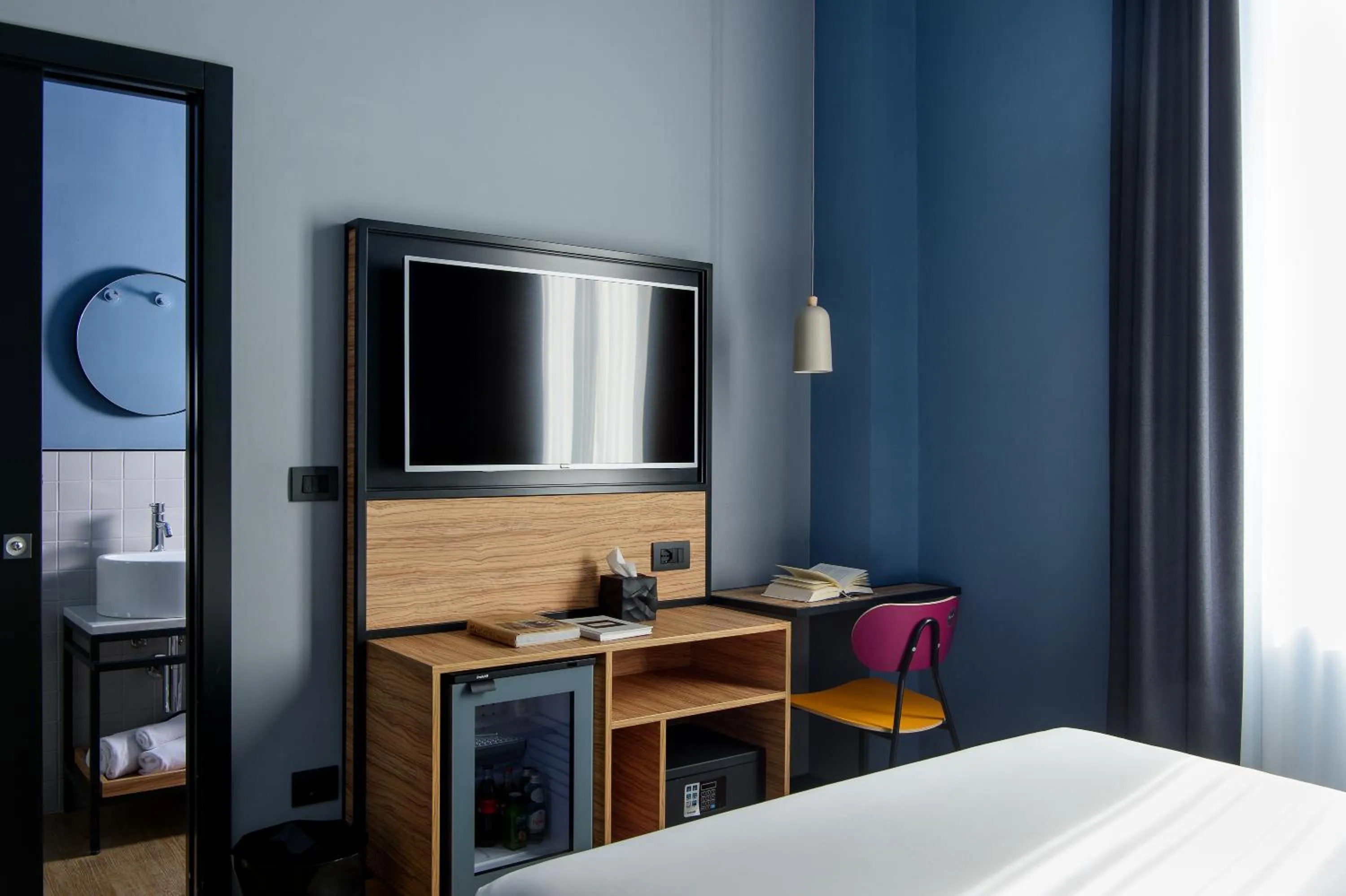 TV and multimedia, Bed in The Poet Hotel