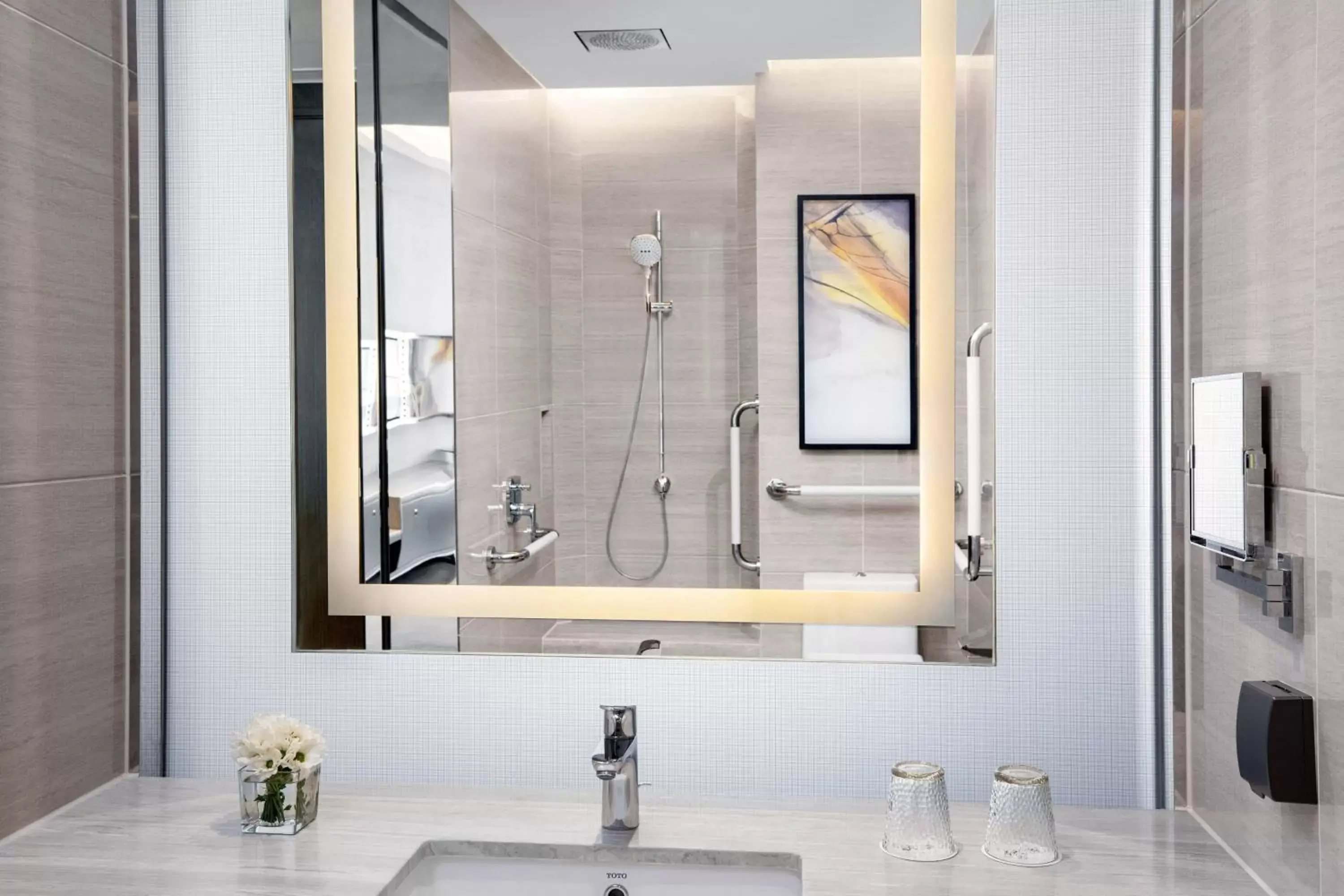 Bathroom in Courtyard by Marriott Tianjin Hongqiao