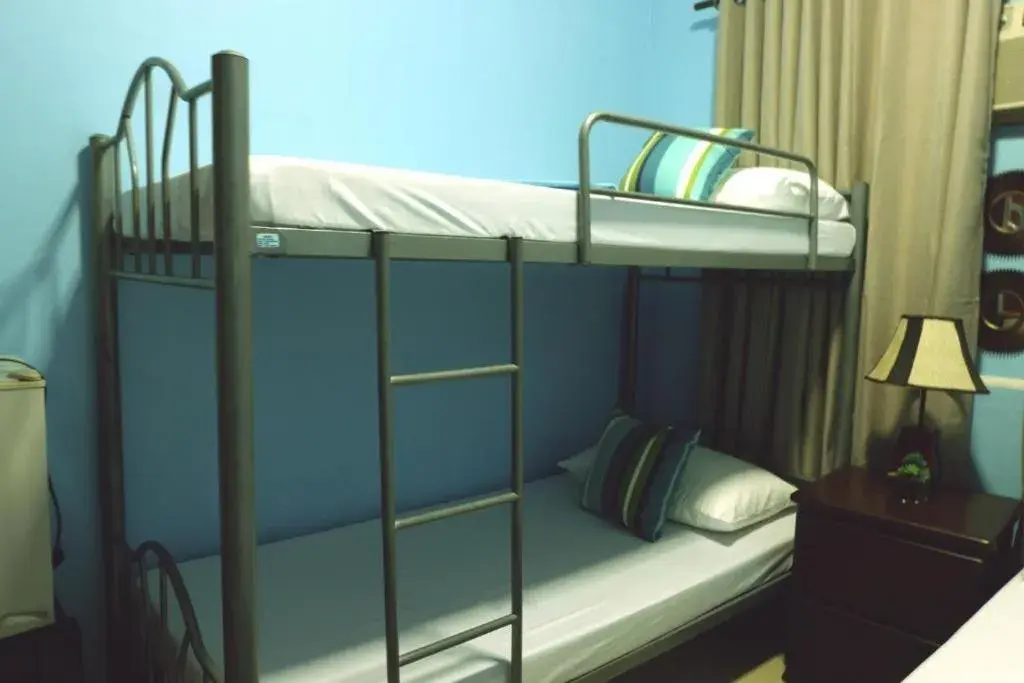 Bunk Bed in The Stopover Hostel - Mactan