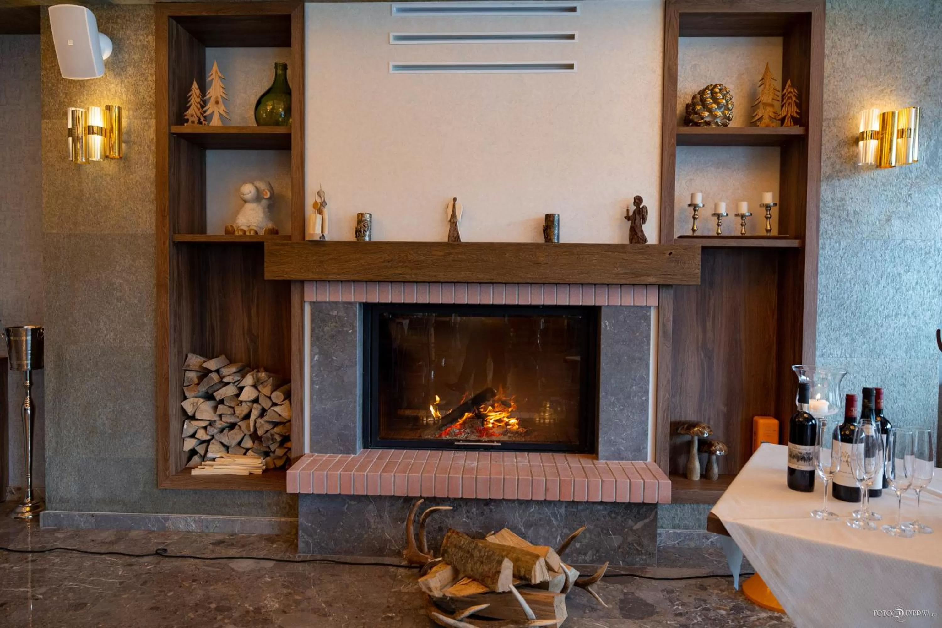 Restaurant/places to eat in Hotel Belmont