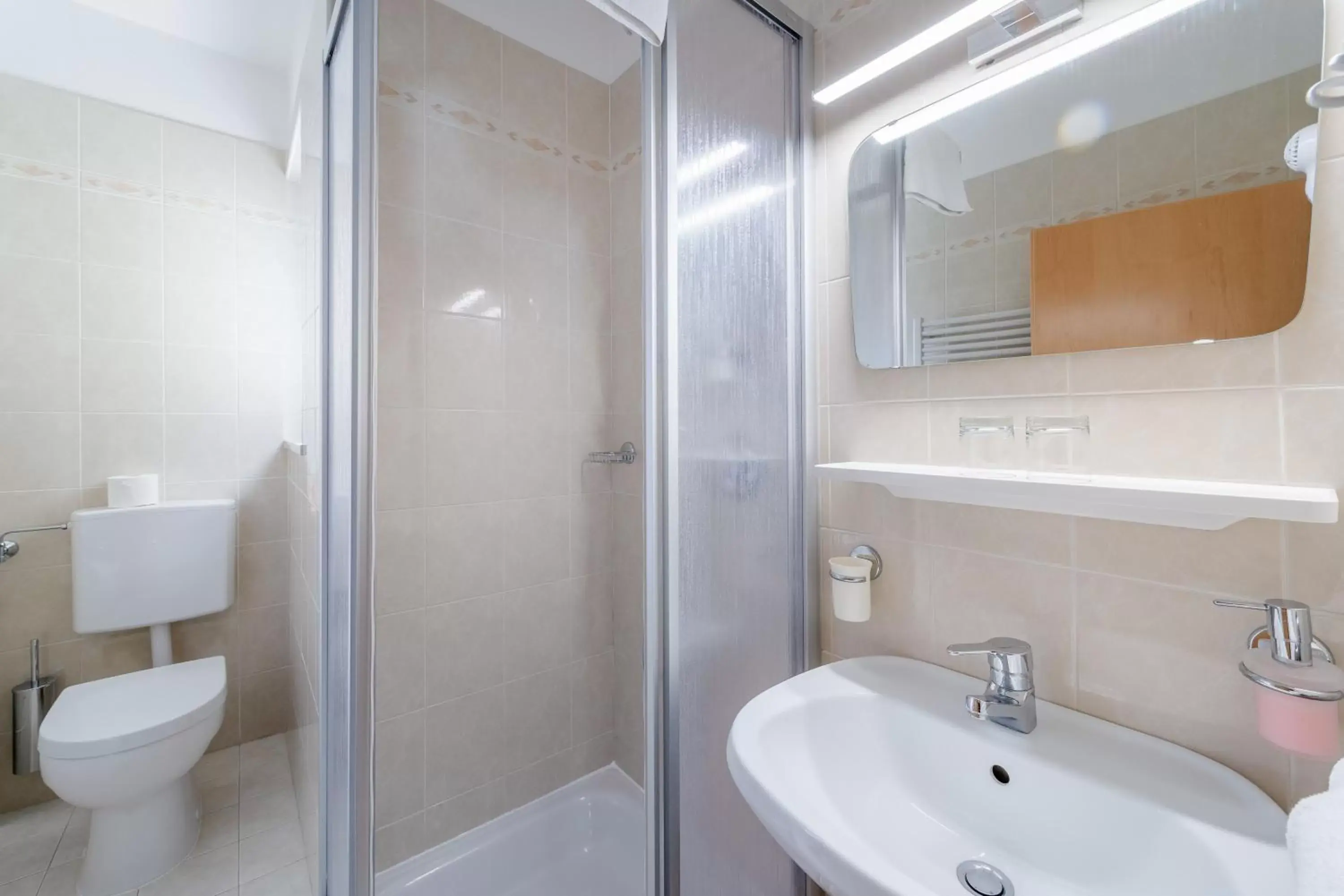 Shower, Bathroom in Garni Hotel Ritterhof
