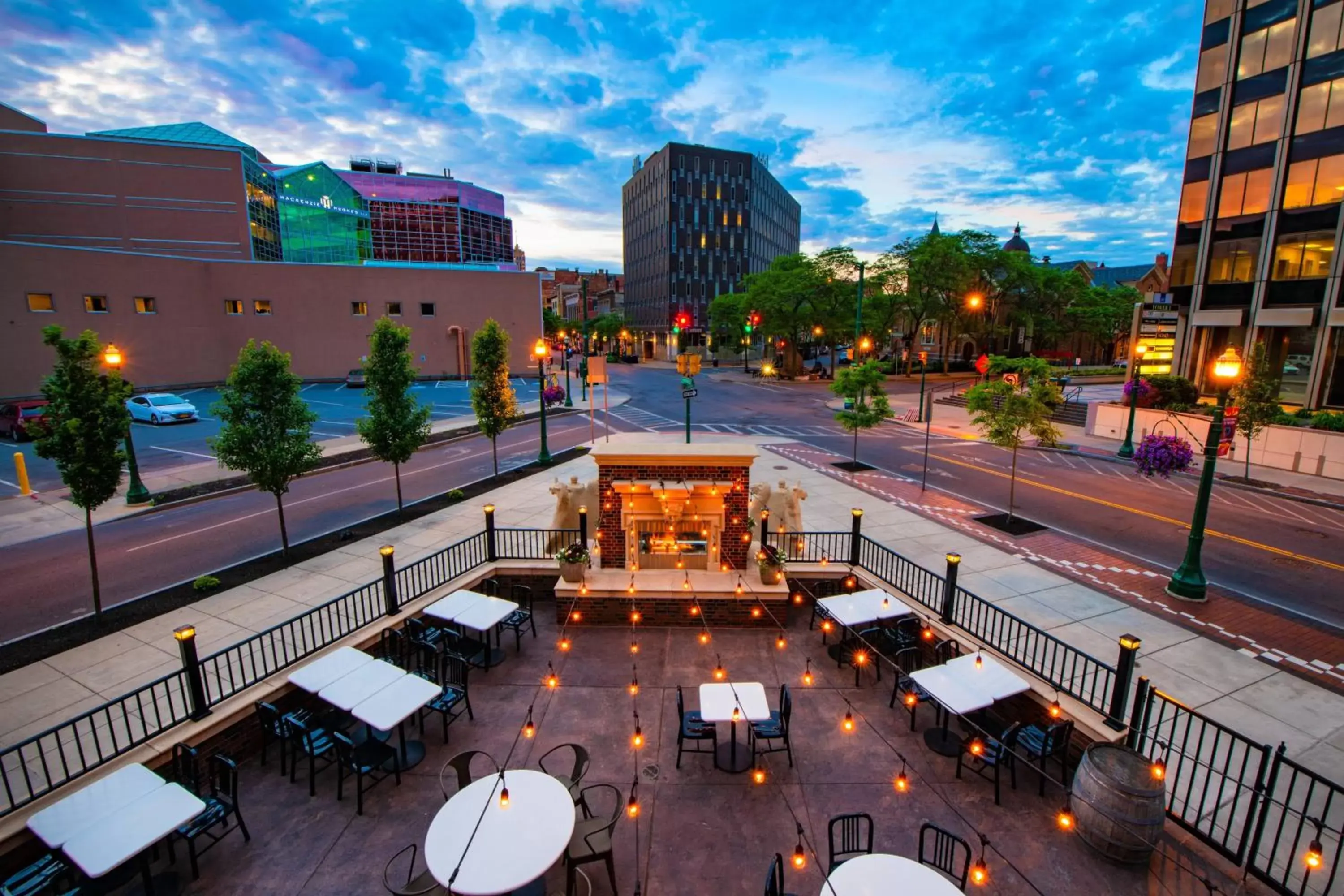 Restaurant/places to eat in Marriott Syracuse Downtown