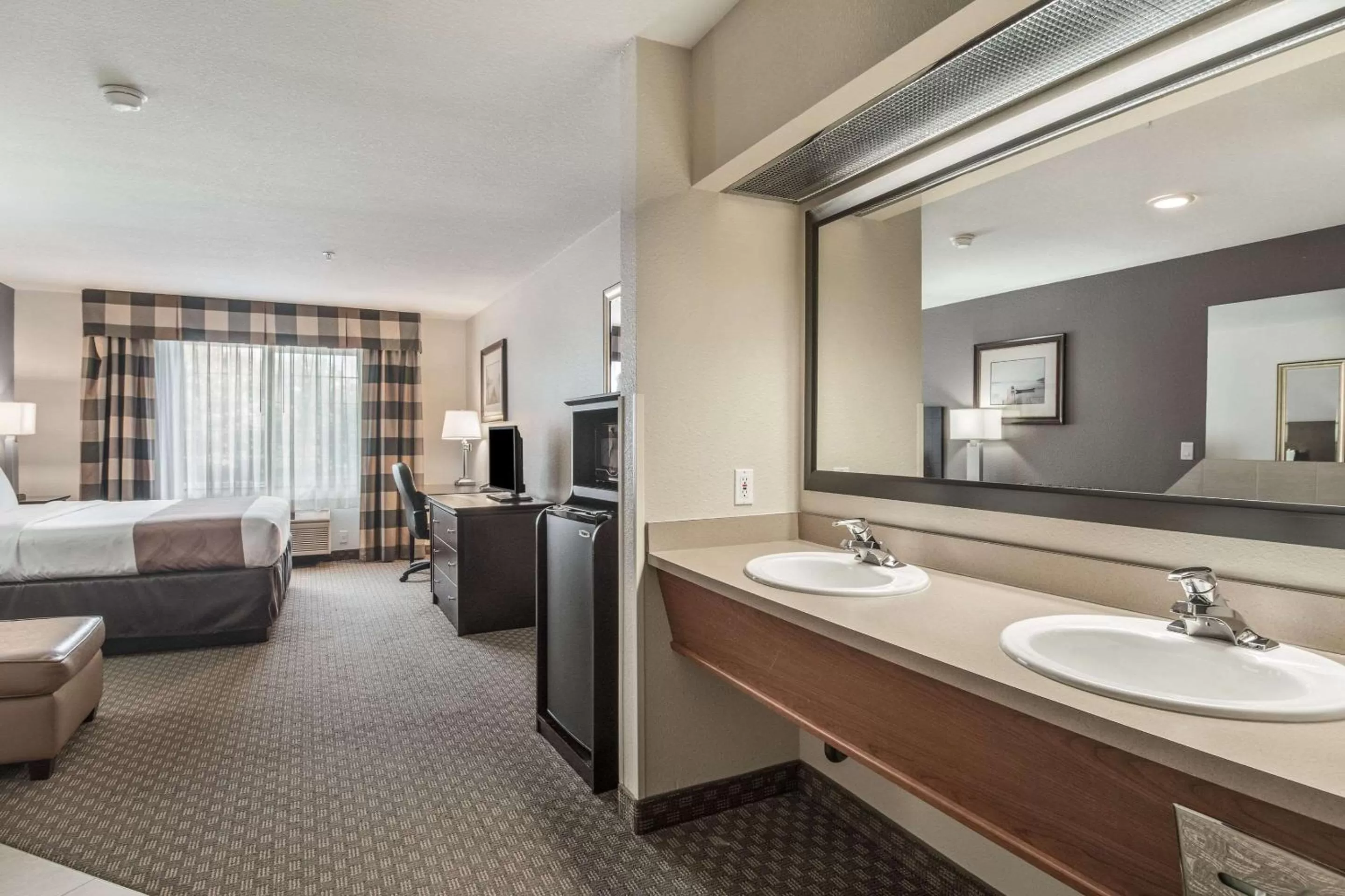 Bathroom in Quality Inn