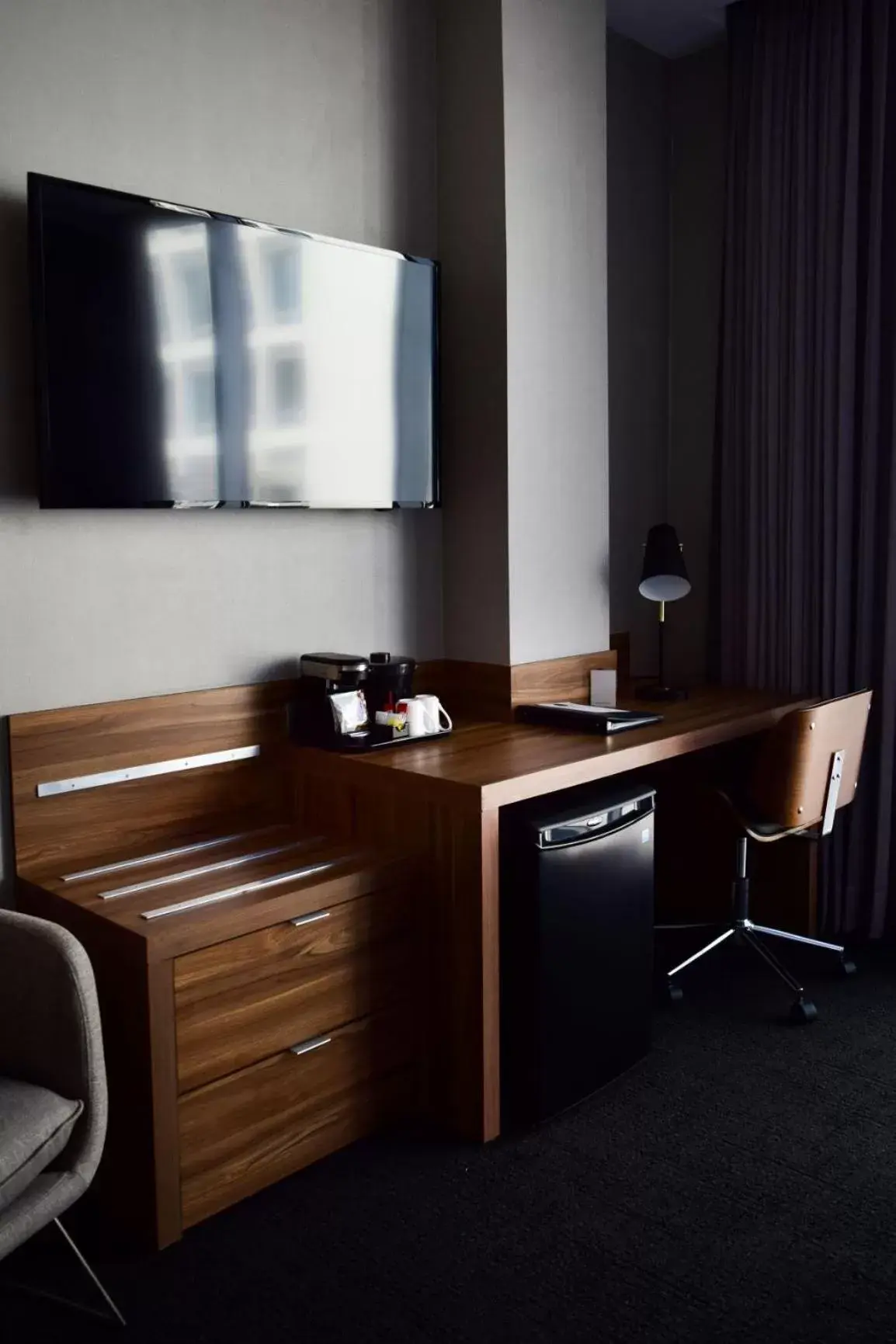 Area and facilities, TV/Entertainment Center in Ramada Encore by Wyndham Chihuahua Distrito 1