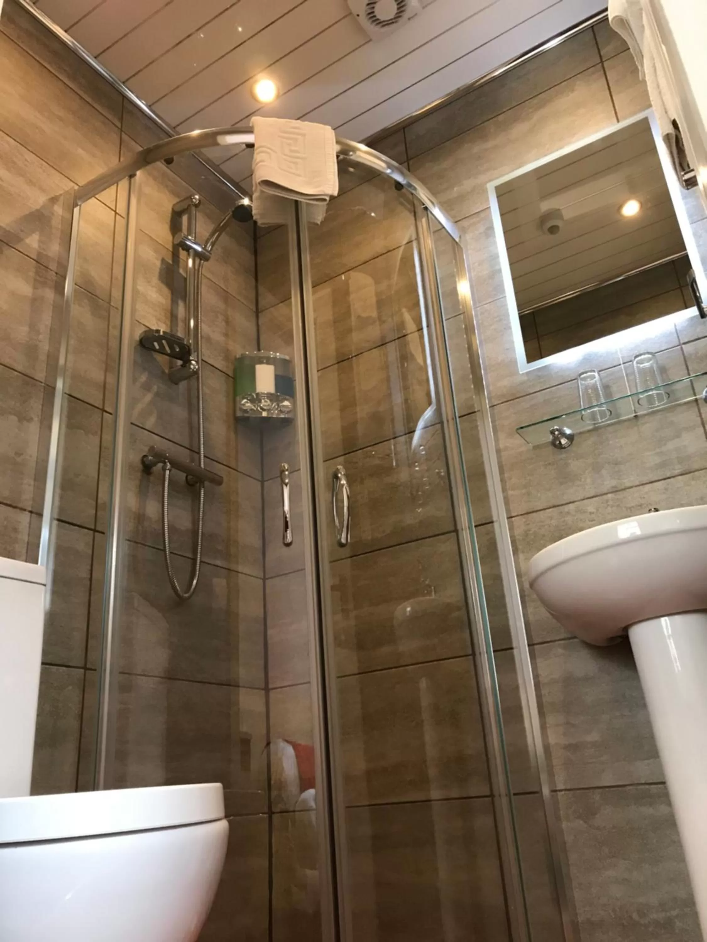 Shower in Cassandra Guest House