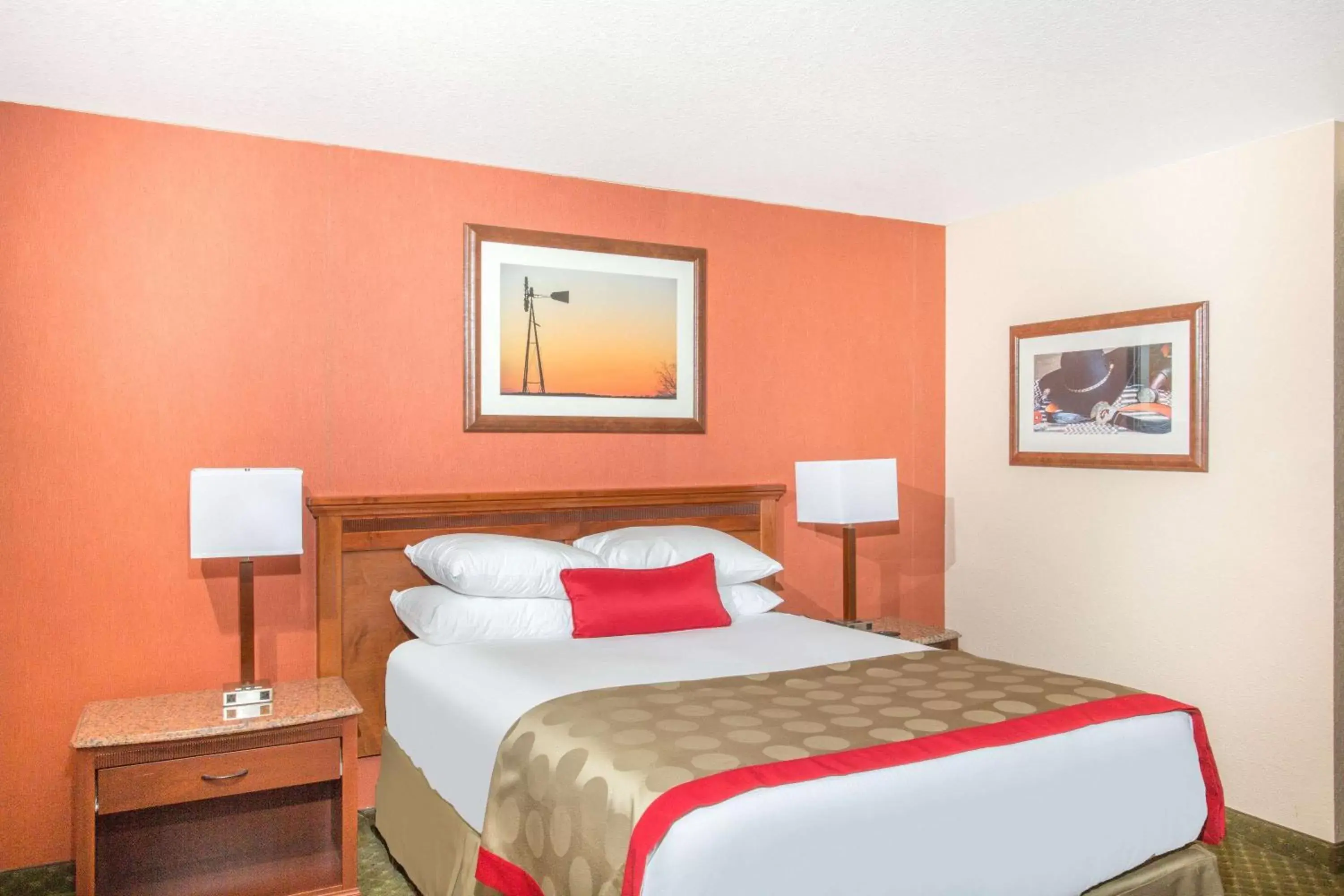 Photo of the whole room, Bed in Ramada by Wyndham Elko Hotel at Stockmen's Casino