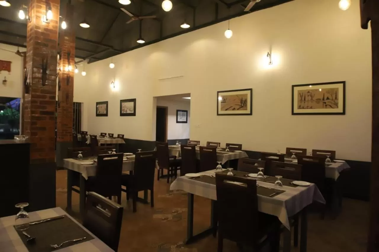 Restaurant/places to eat in GREEN PLANET HOTEL