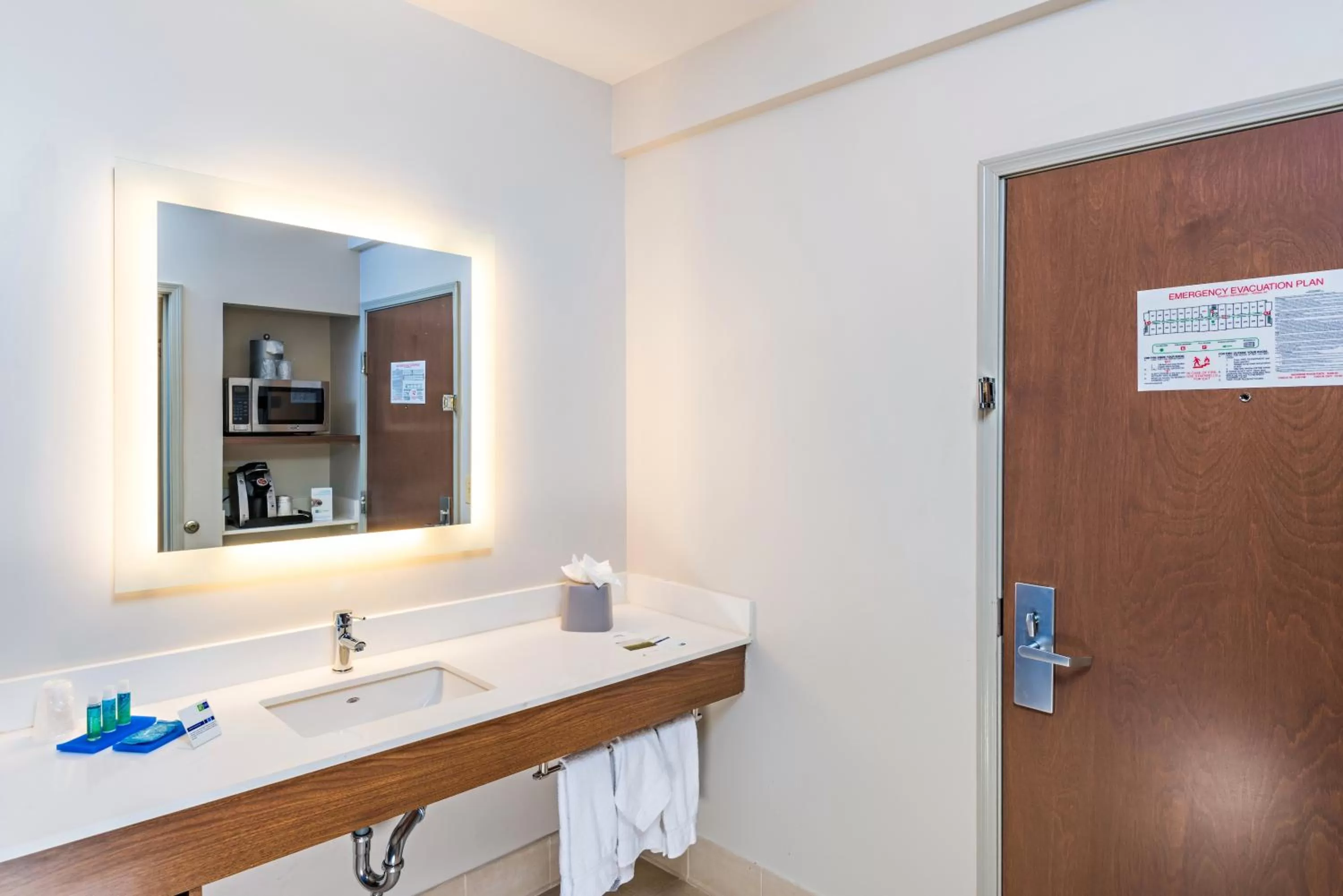 Bathroom in Holiday Inn Express Peoria North - Glendale by IHG