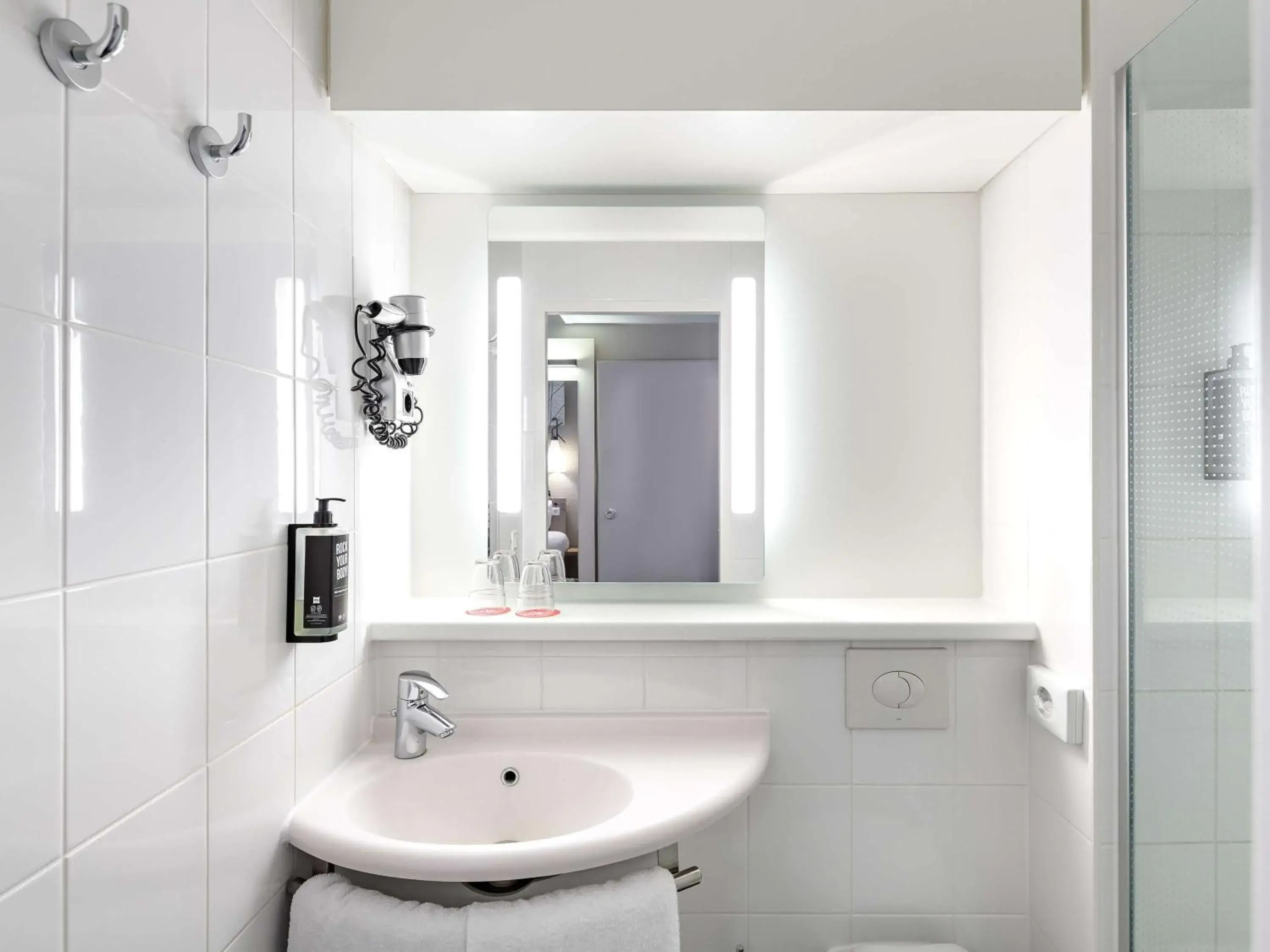 Bathroom in ibis Nürnberg City am Plärrer