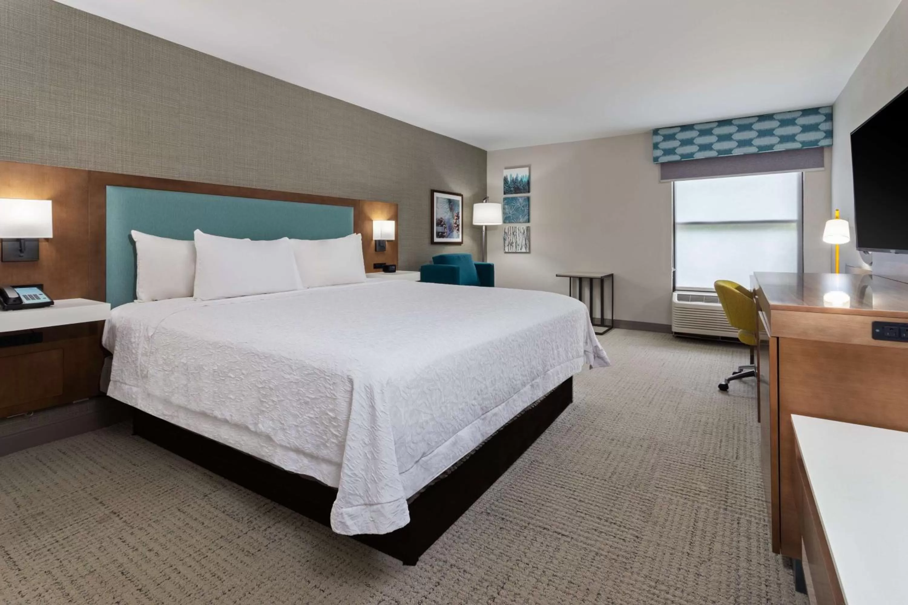 Bedroom, Bed in Hampton Inn Perry