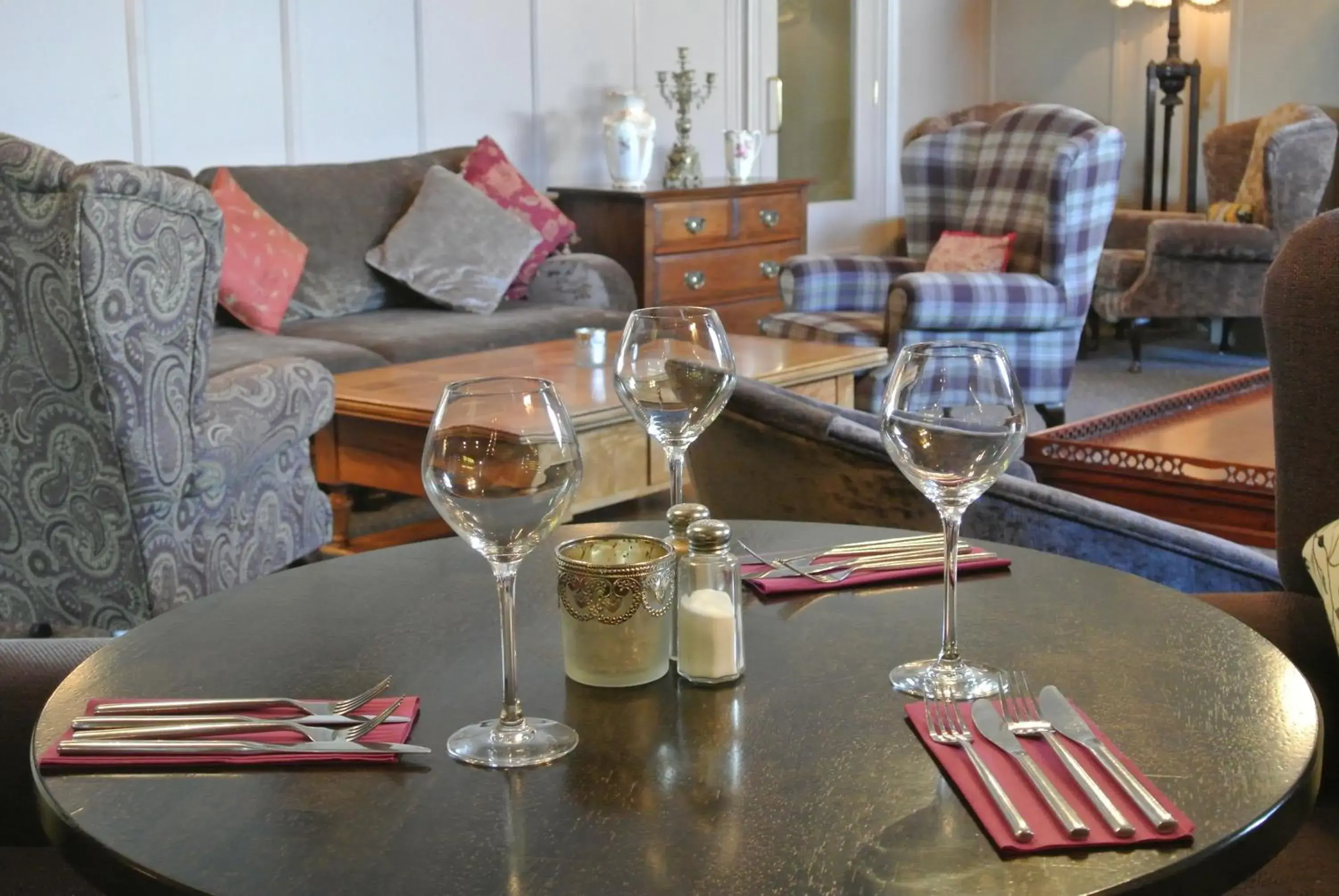 Lounge or bar, Seating Area in Causeway Hotel