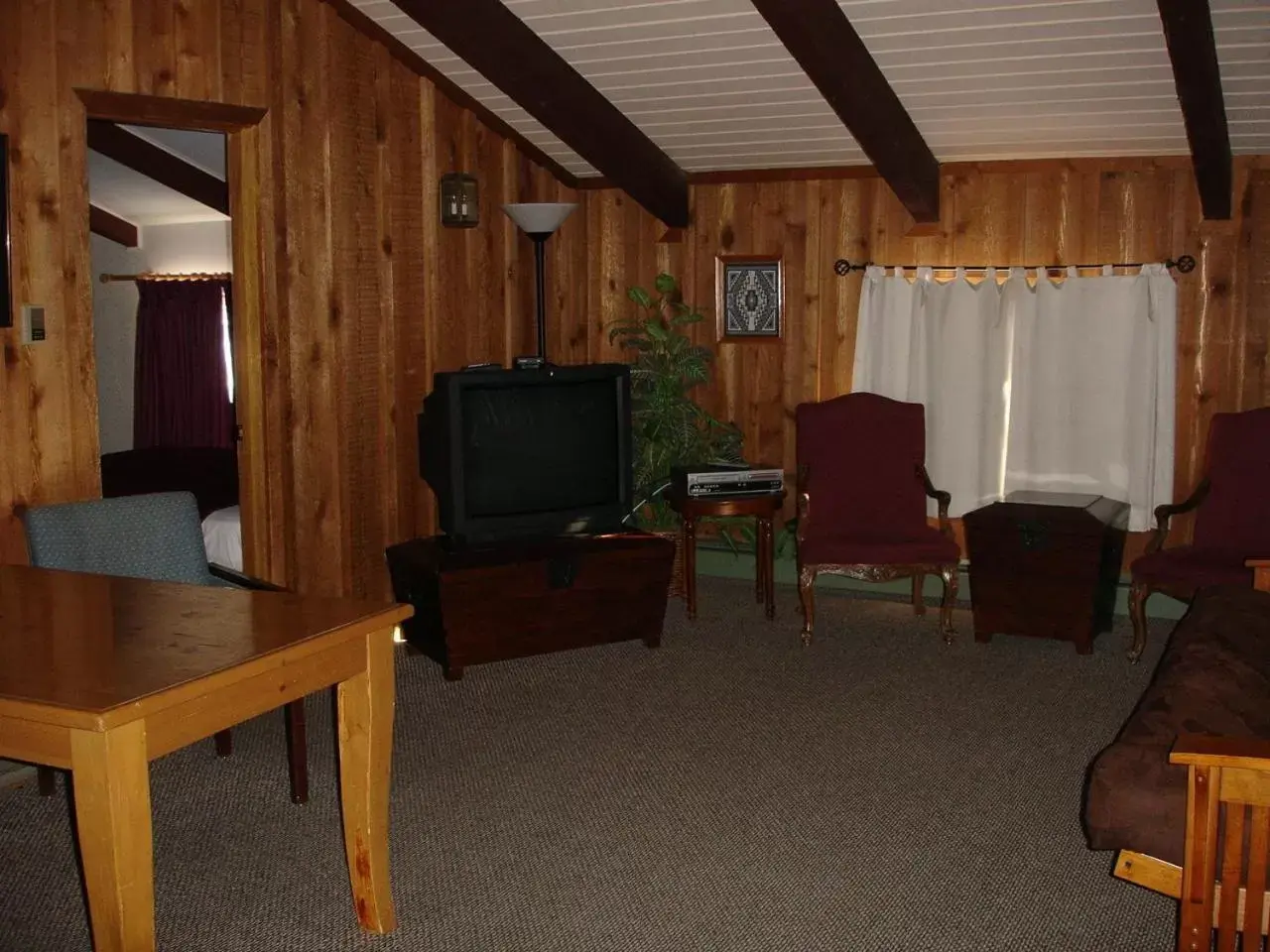 Living room, TV/Entertainment Center in Georgetown Mountain Inn