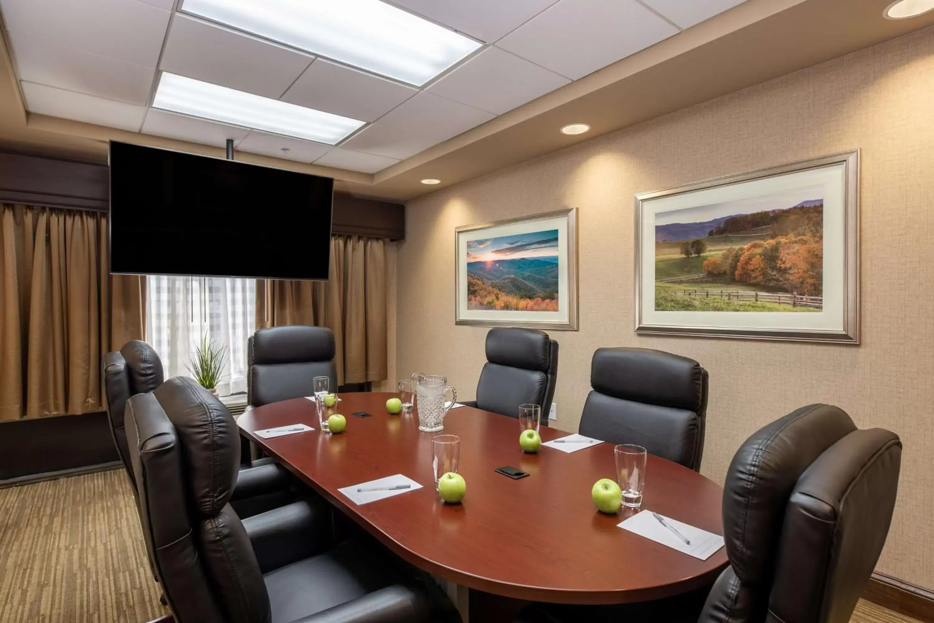 Meeting/conference room in Hampton Inn Winston-Salem Hanes Mall