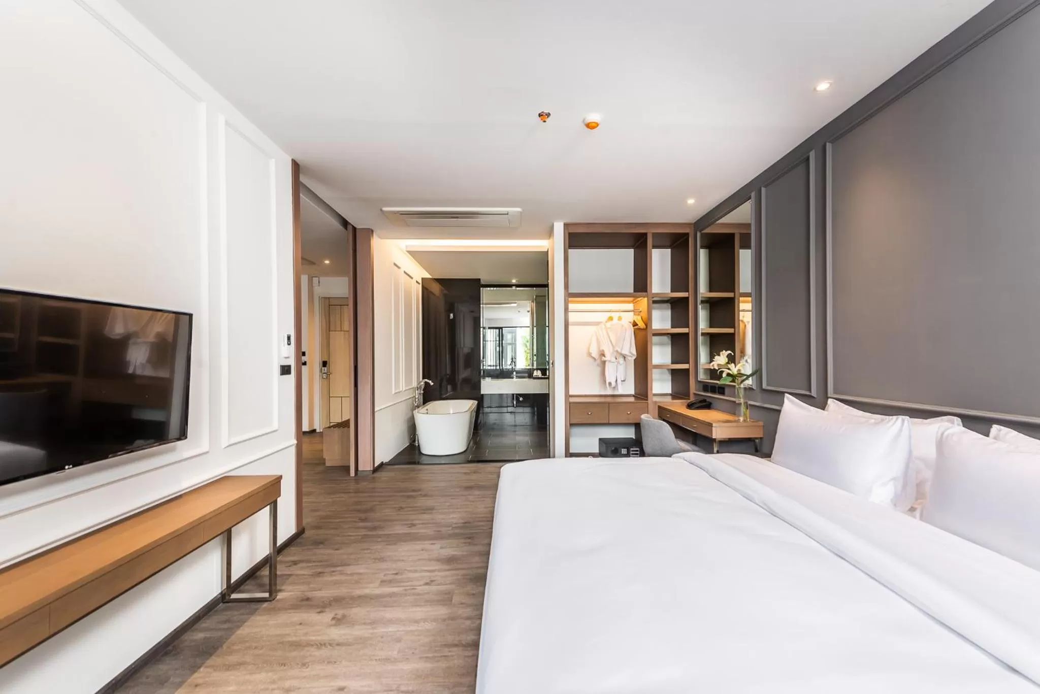 Photo of the whole room, Bed in One Patio Hotel Pattaya - SHA Extra Plus