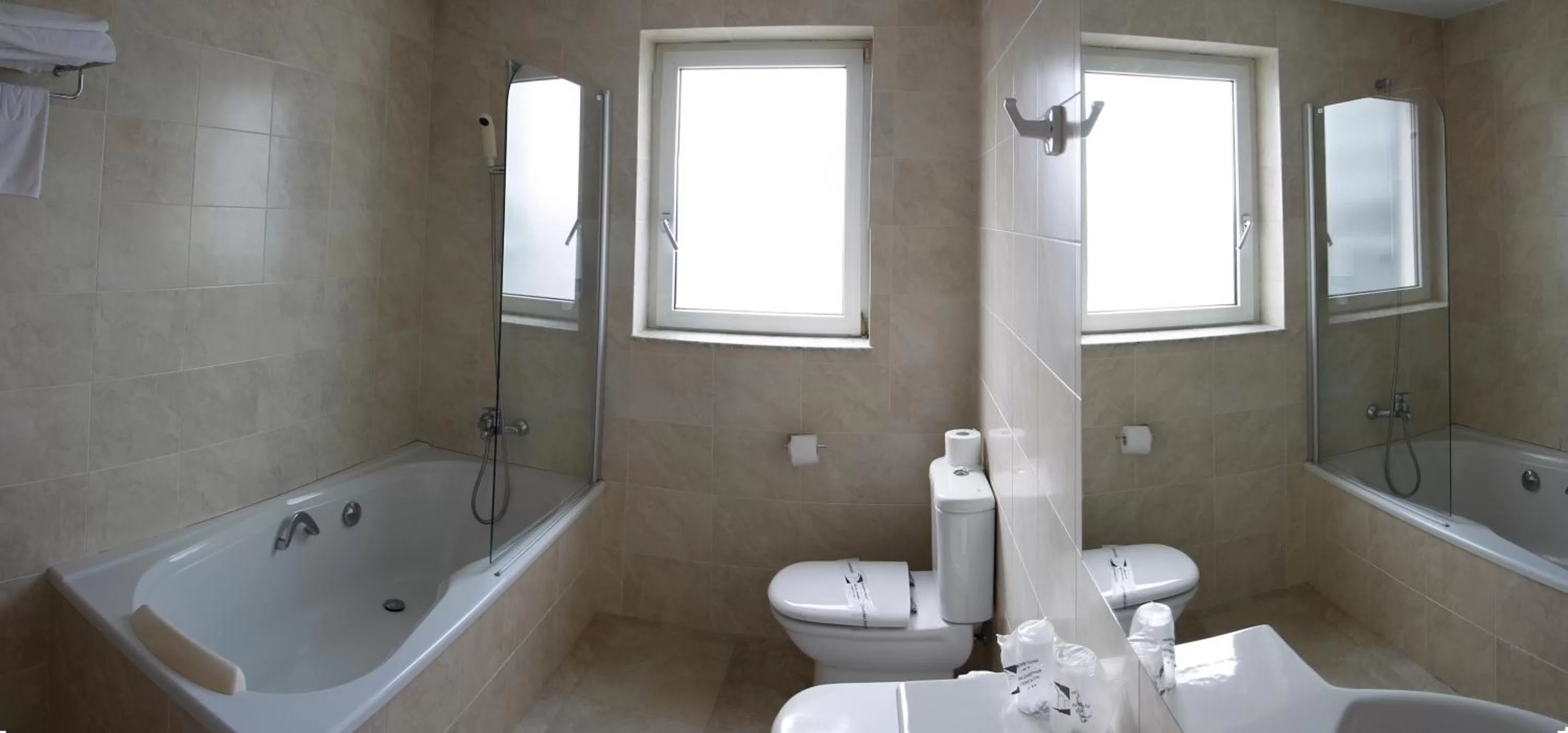 Bathroom in Hotel Mendez Nuñez